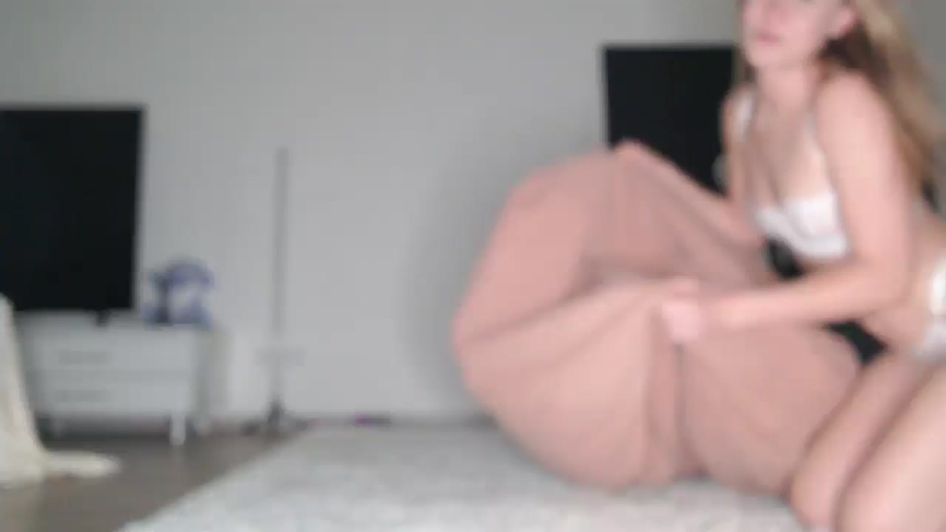 Gallery image thumbnail from Blondino4ka07's myfreecams stream on, 09/16/2025, 17:52 image 6 of 20