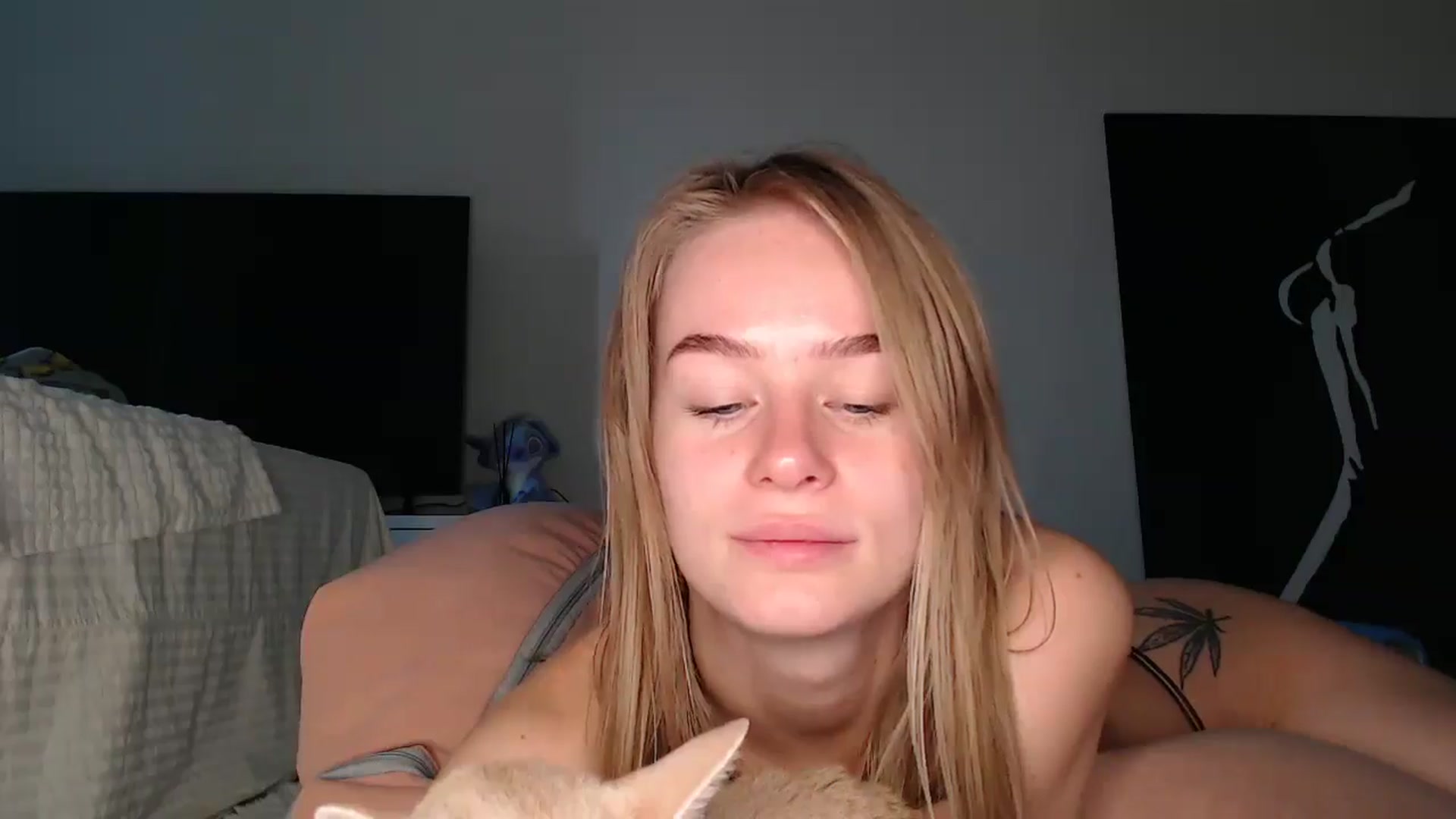 Gallery image thumbnail from Blondino4ka07's myfreecams stream on, 09/19/2025, 05:40 image 16 of 20