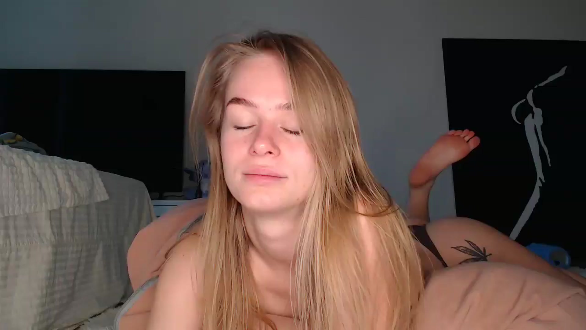 Gallery image thumbnail from Blondino4ka07's myfreecams stream on, 09/19/2025, 05:40 image 2 of 20
