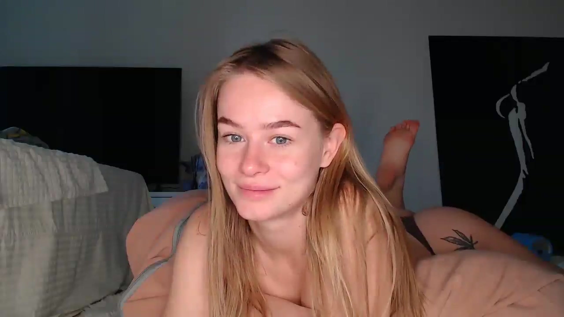 Gallery image thumbnail from Blondino4ka07's myfreecams stream on, 09/19/2025, 05:40 image 10 of 20