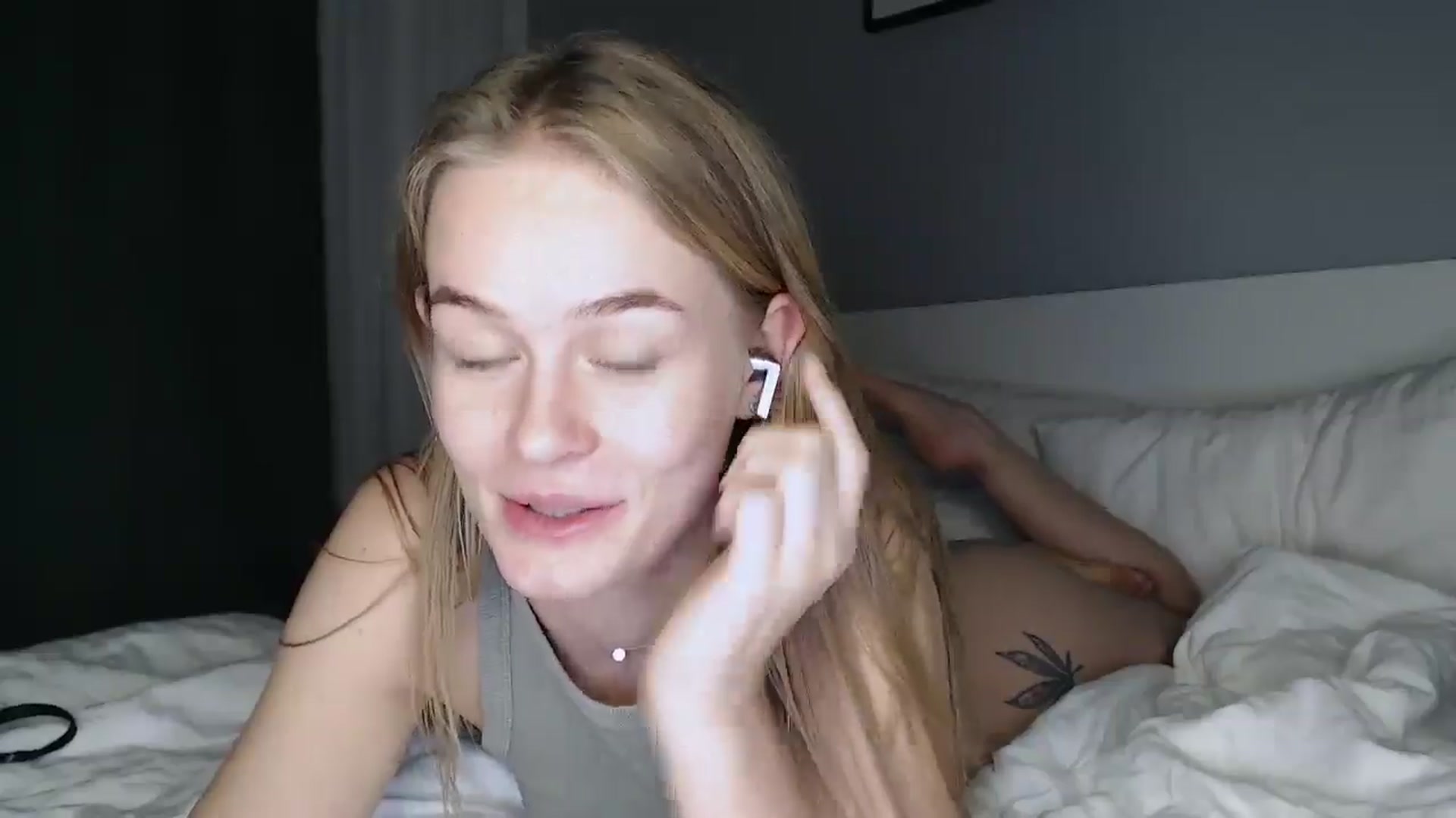 Gallery image thumbnail from Blondino4ka07's myfreecams stream on, 09/22/2025, 20:15 image 13 of 20