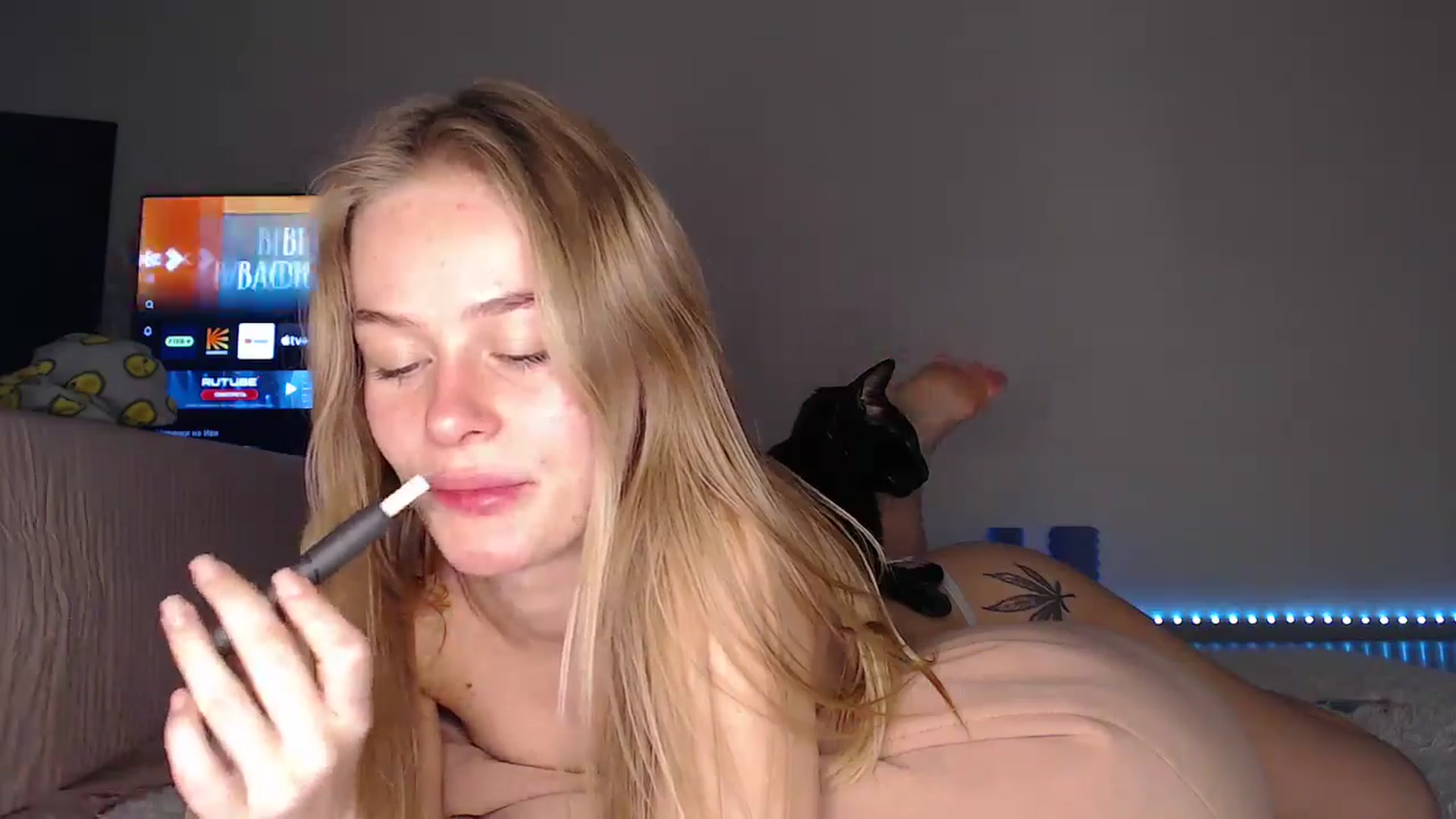 Gallery image thumbnail from Blondino4ka07's myfreecams stream on, 09/30/2025, 18:11 image 4 of 20