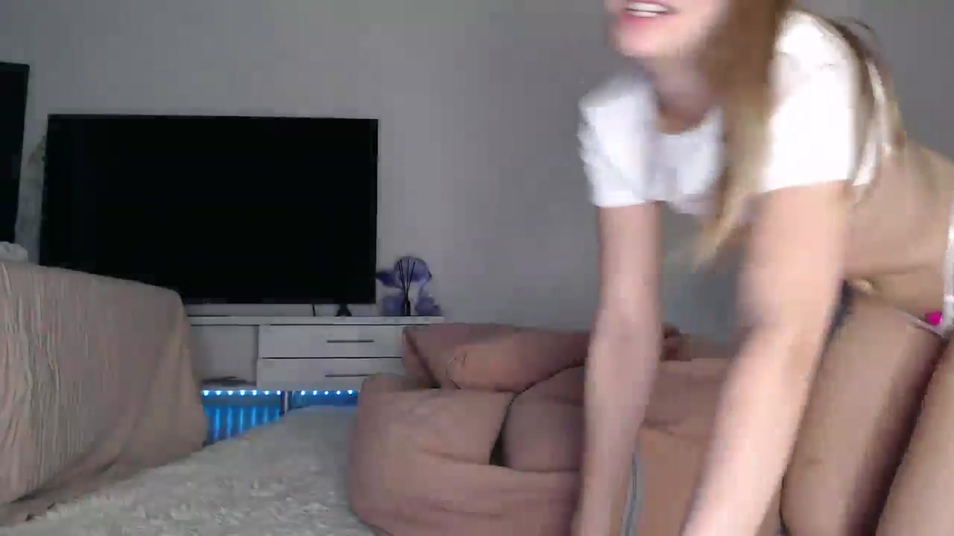 Gallery image thumbnail from Blondino4ka07's myfreecams stream on, 10/01/2025, 09:30 image 2 of 20