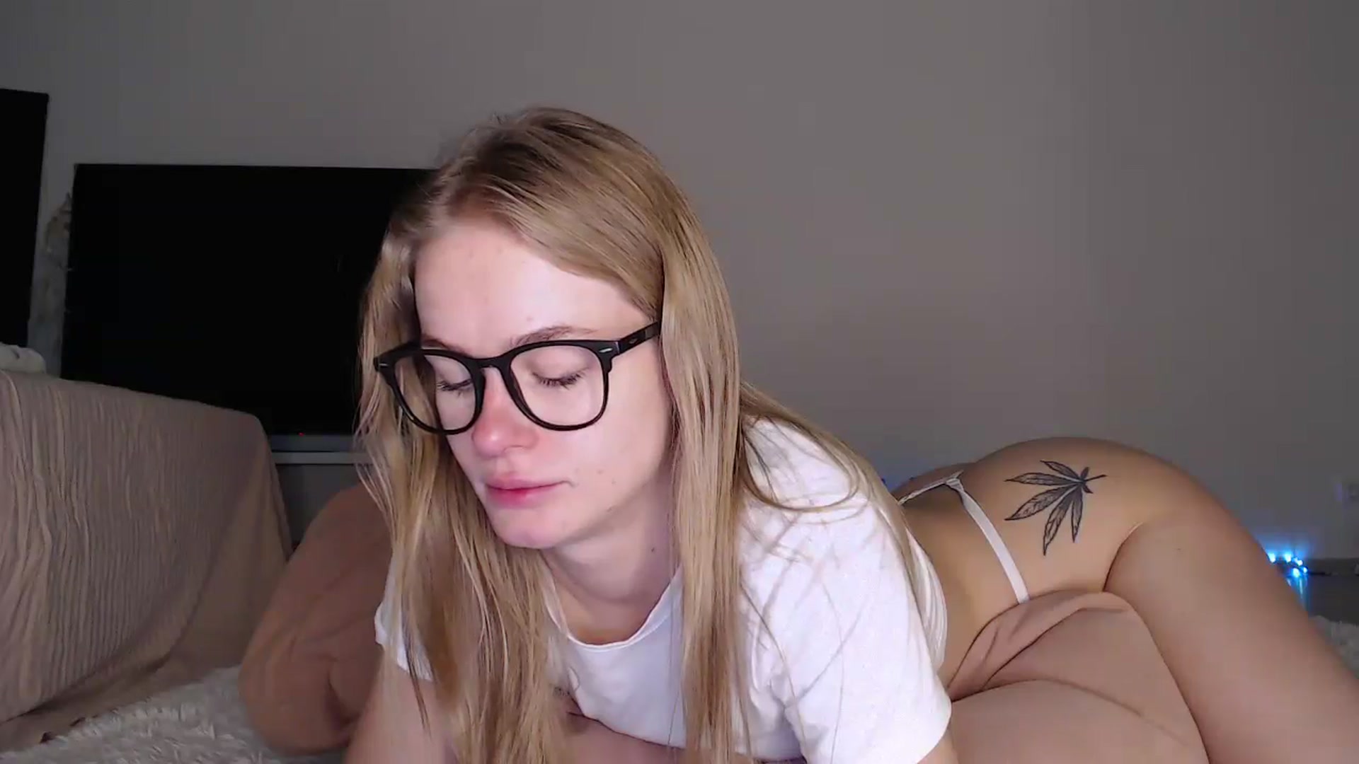 Gallery image thumbnail from Blondino4ka07's myfreecams stream on, 10/01/2025, 09:30 image 20 of 20