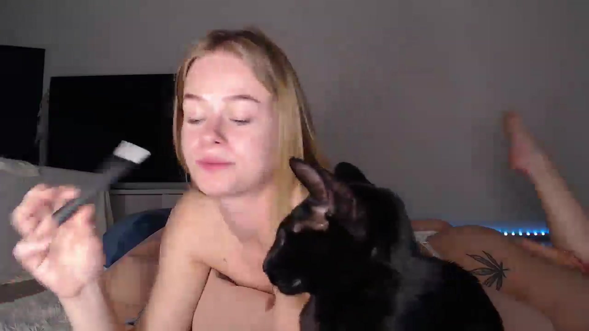 Gallery image thumbnail from Blondino4ka07's myfreecams stream on, 10/05/2025, 18:09 image 8 of 20