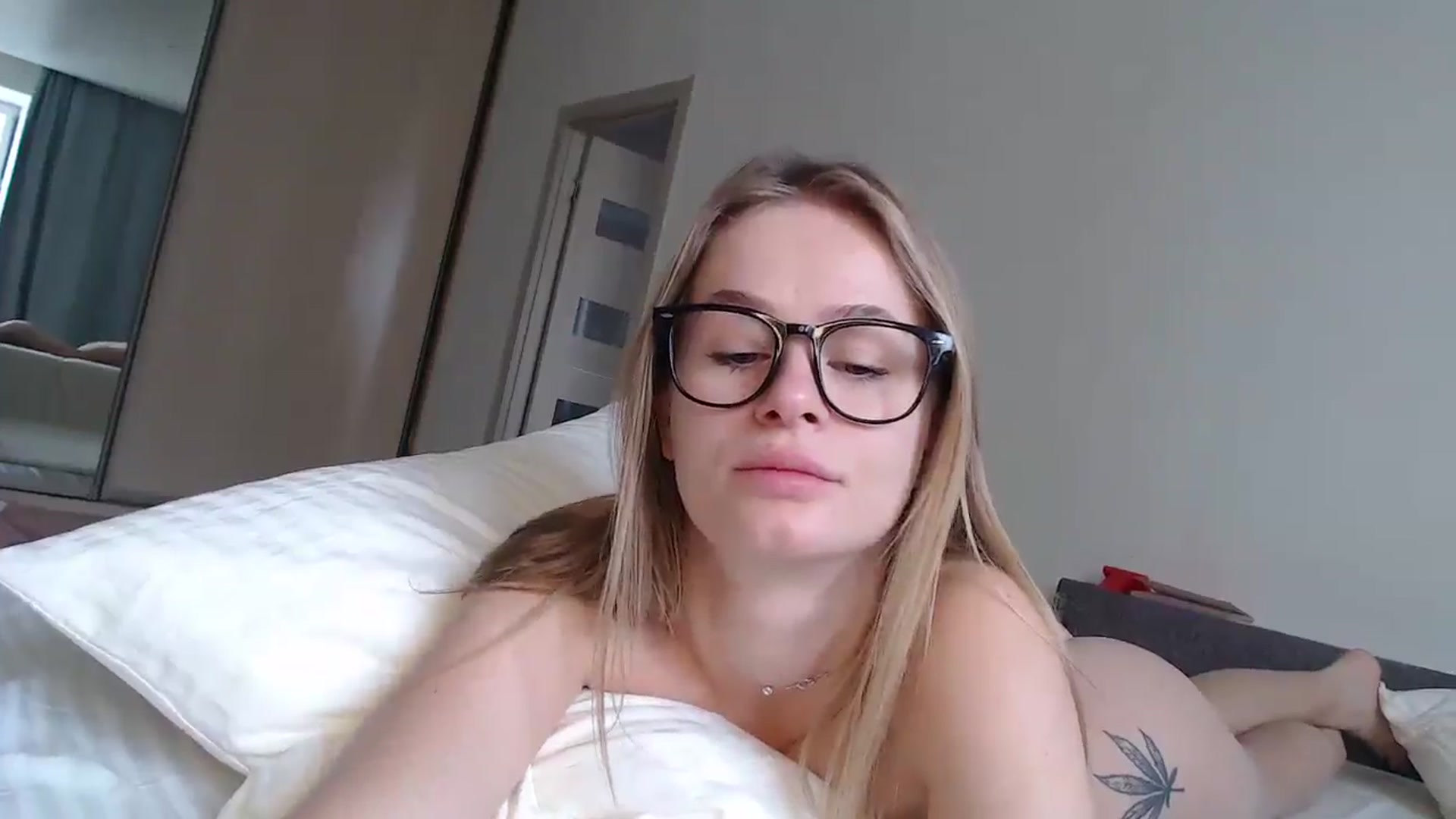 Gallery image thumbnail from Blondino4ka07's myfreecams stream on, 10/07/2025, 06:45 image 16 of 20
