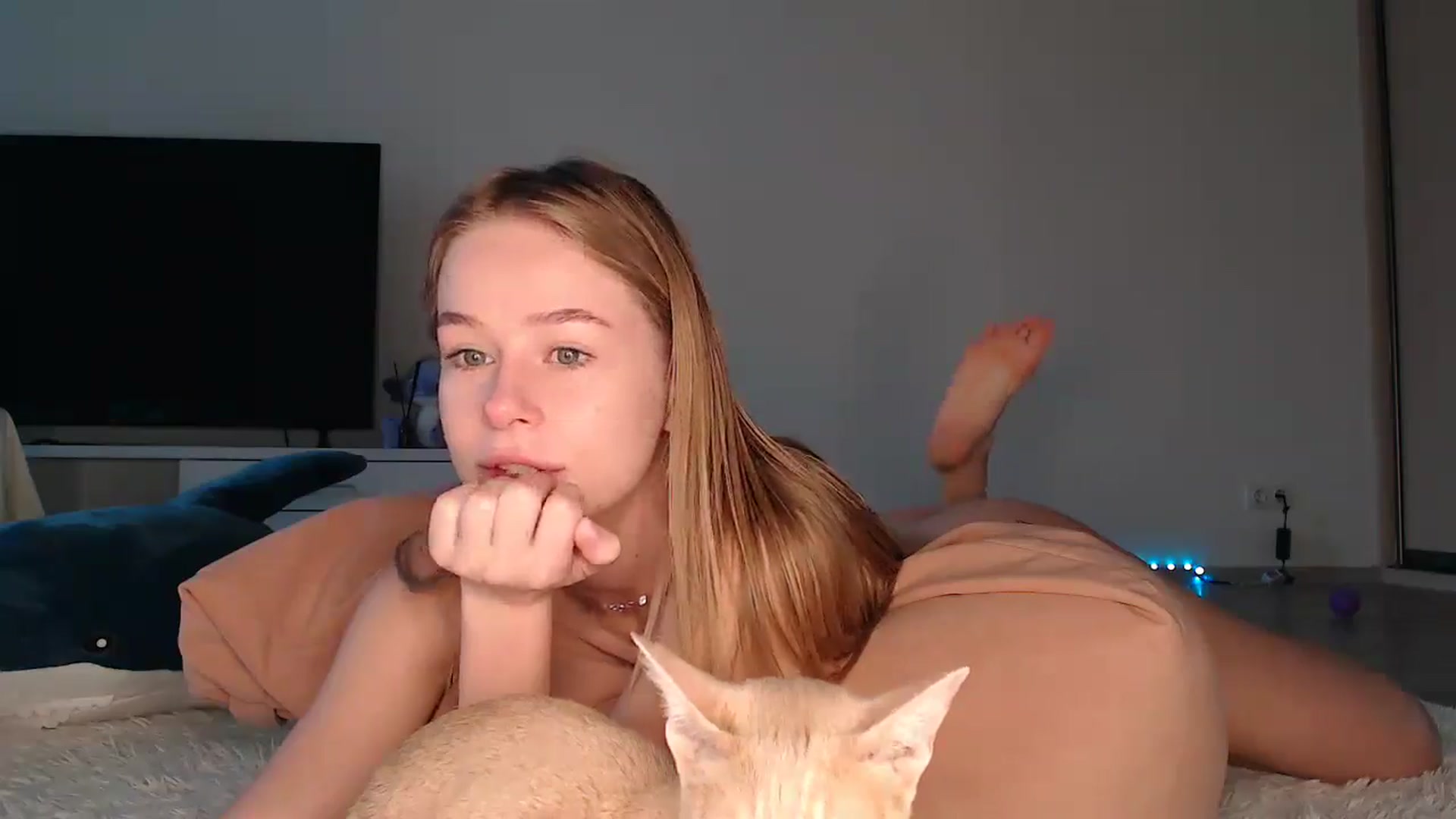 Gallery image thumbnail from Blondino4ka07's myfreecams stream on, 10/09/2025, 07:19 image 6 of 20