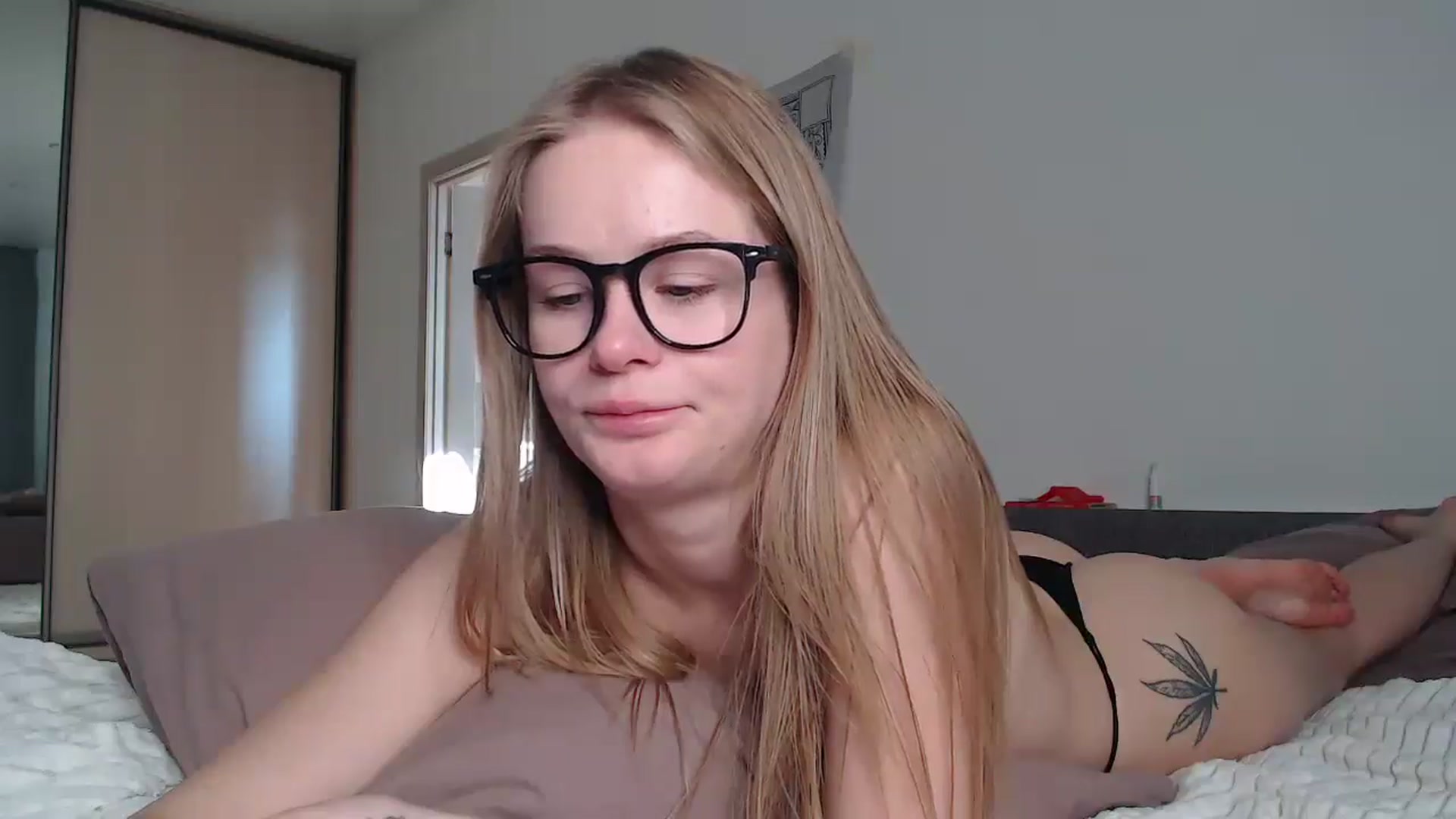 Gallery image thumbnail from Blondino4ka07's myfreecams stream on, 10/16/2025, 10:06 image 16 of 20