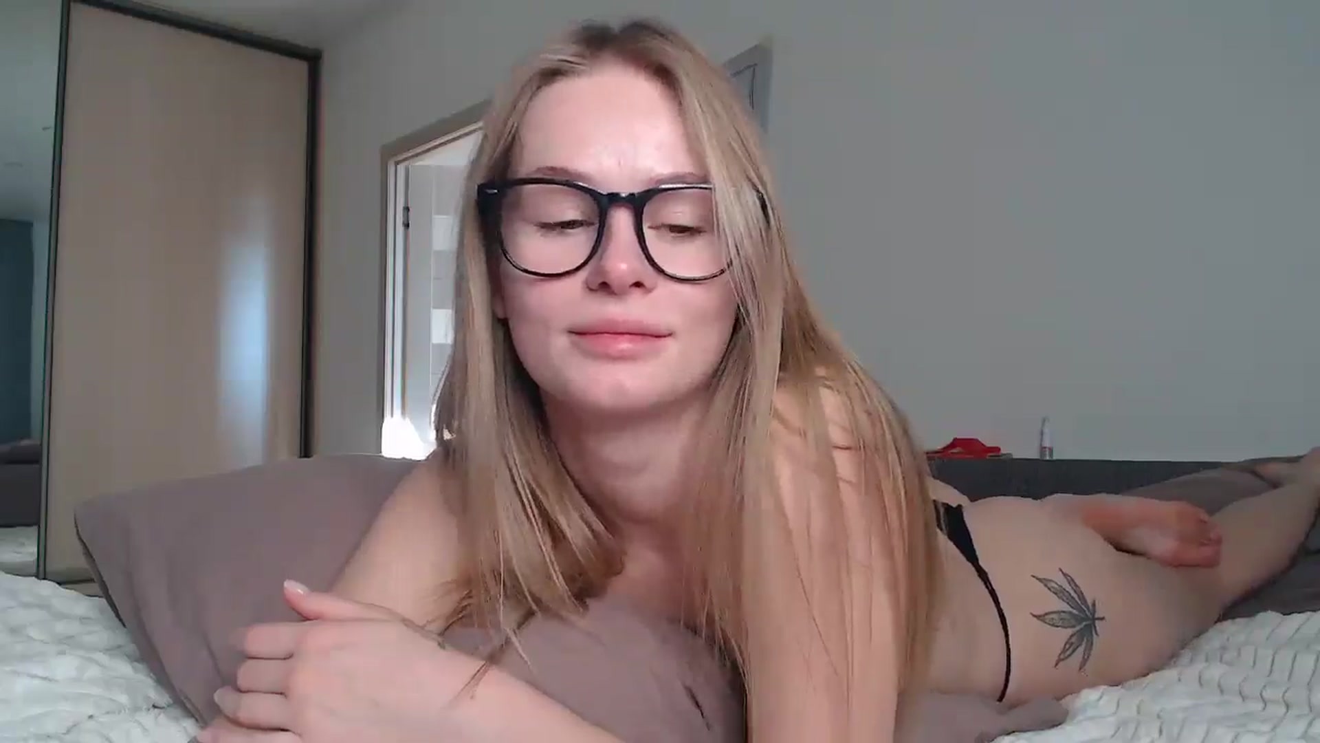 Gallery image thumbnail from Blondino4ka07's myfreecams stream on, 10/16/2025, 10:06 image 12 of 20