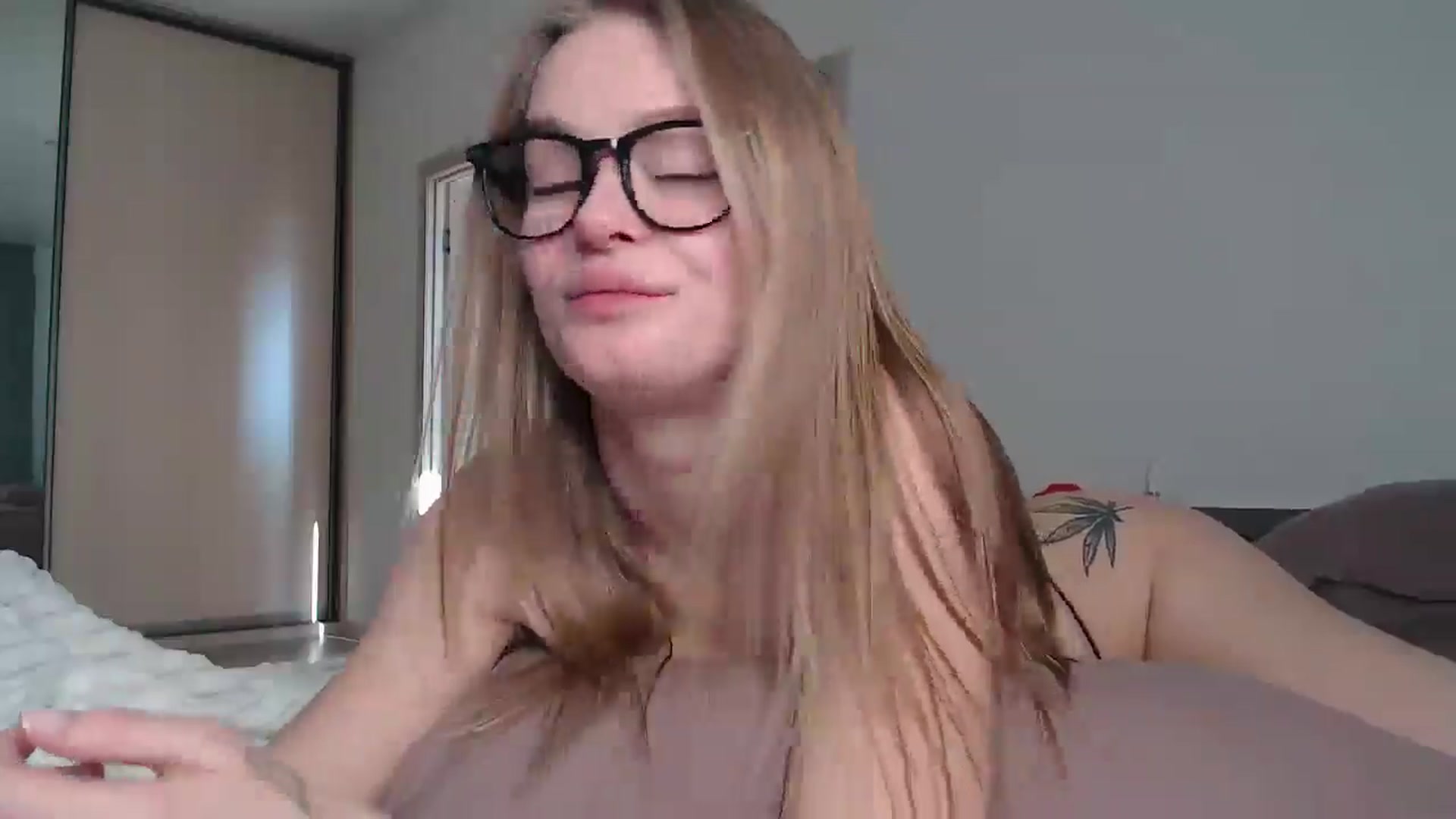 Gallery image thumbnail from Blondino4ka07's myfreecams stream on, 10/16/2025, 10:06 image 8 of 20
