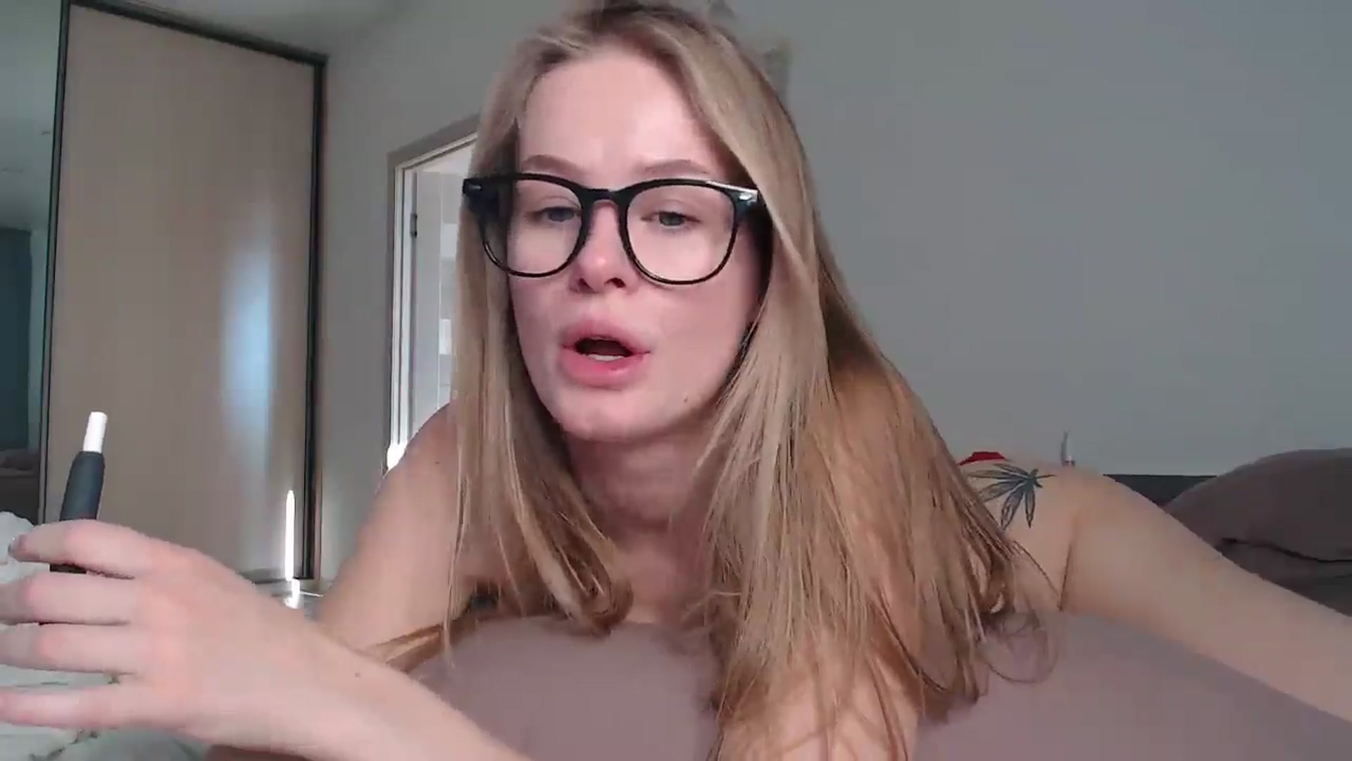 Gallery image thumbnail from Blondino4ka07's myfreecams stream on, 10/16/2025, 10:06 image 6 of 20