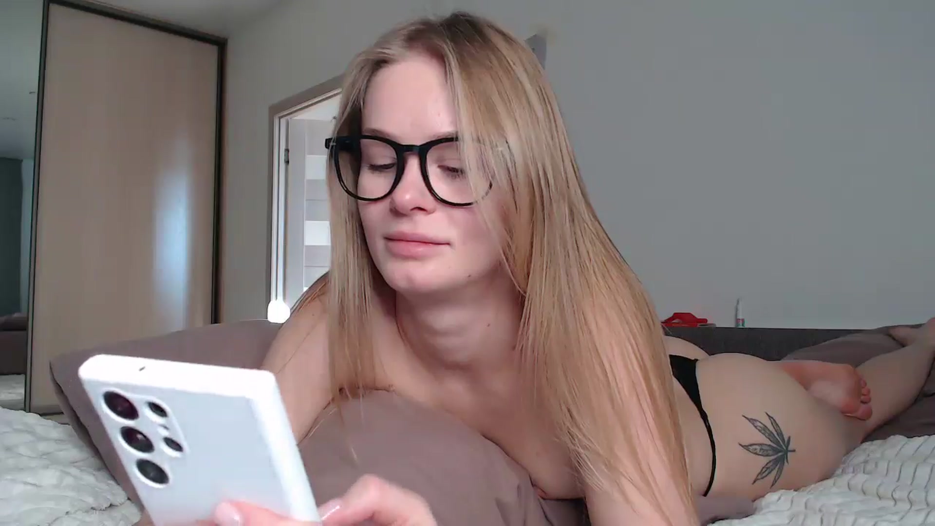 Gallery image thumbnail from Blondino4ka07's myfreecams stream on, 10/16/2025, 10:06 image 10 of 20