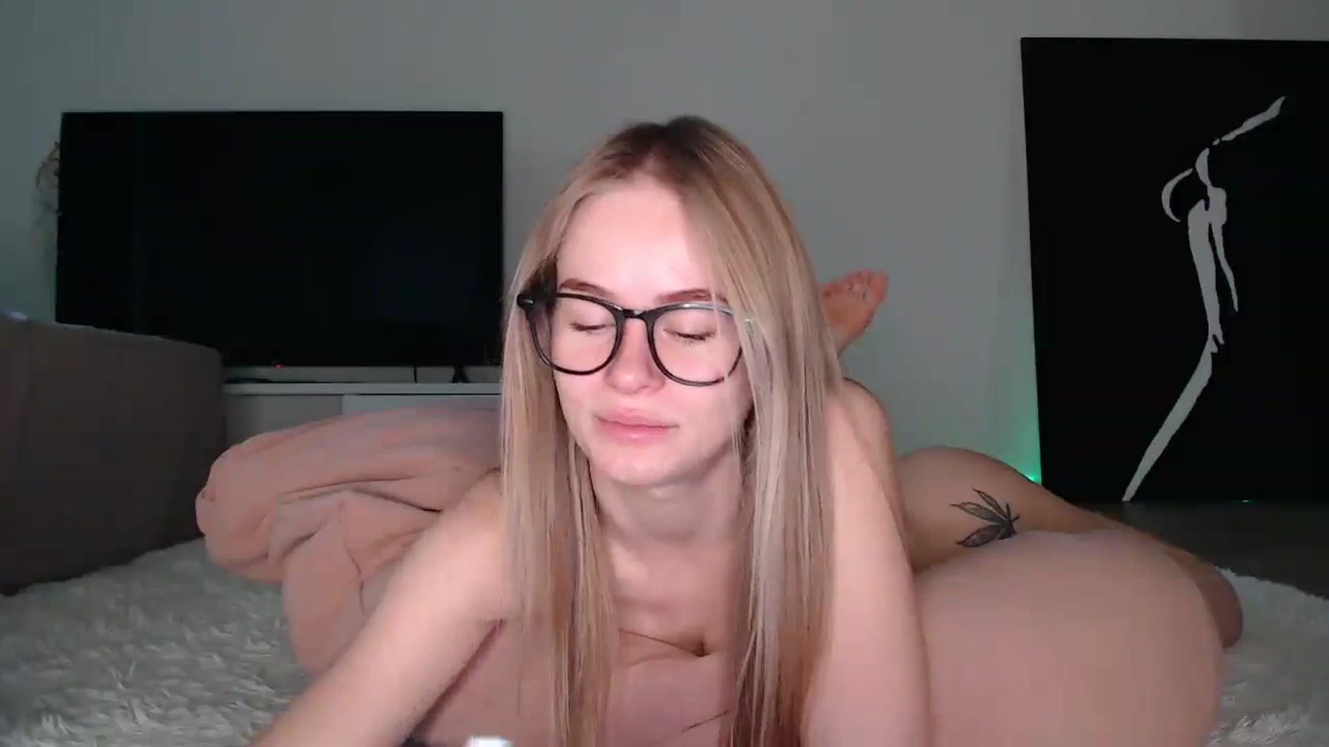 Gallery image thumbnail from Blondino4ka07's myfreecams stream on, 10/18/2025, 08:04 image 18 of 20