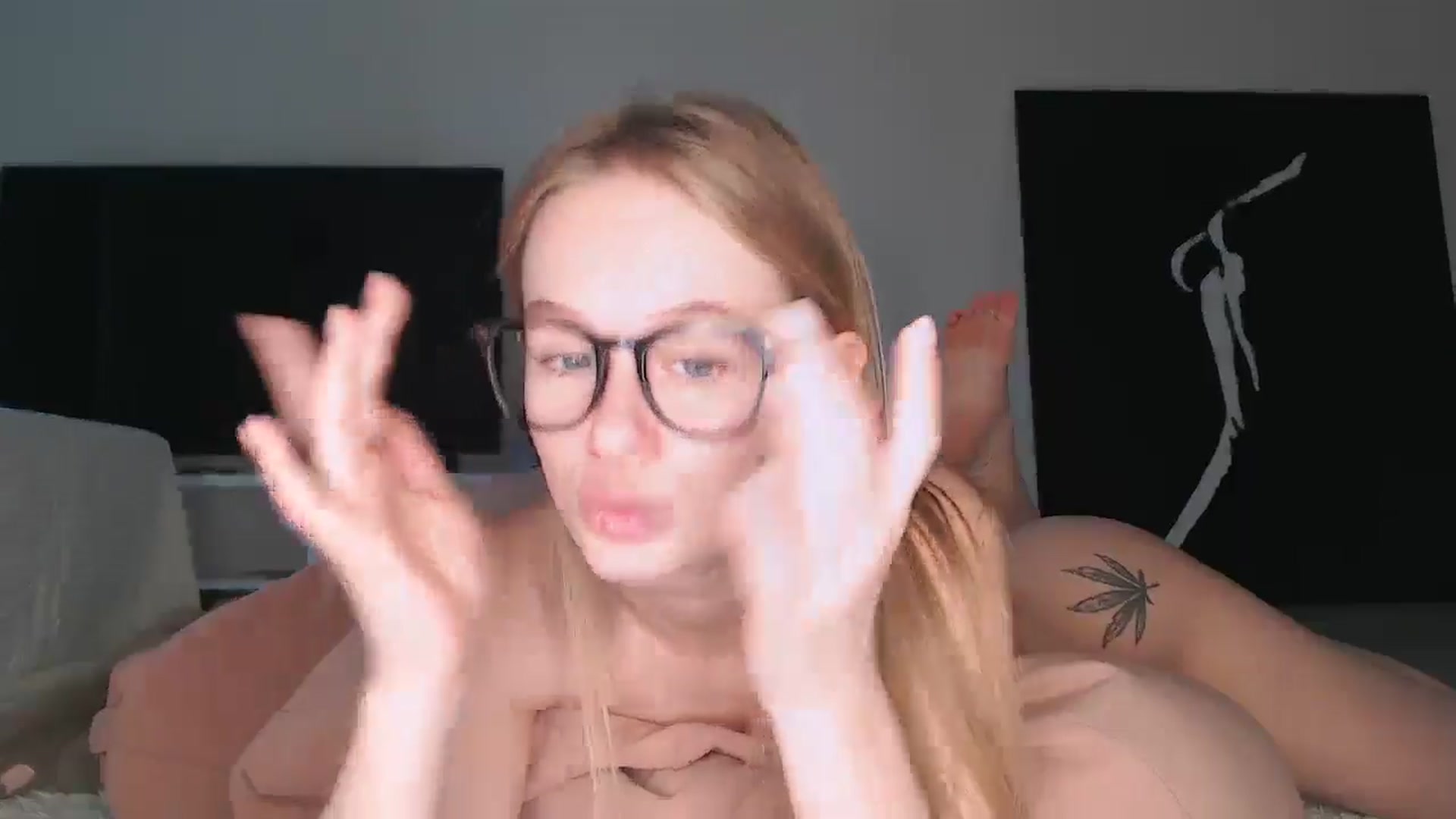 Gallery image thumbnail from Blondino4ka07's myfreecams stream on, 10/25/2025, 08:05 image 11 of 20