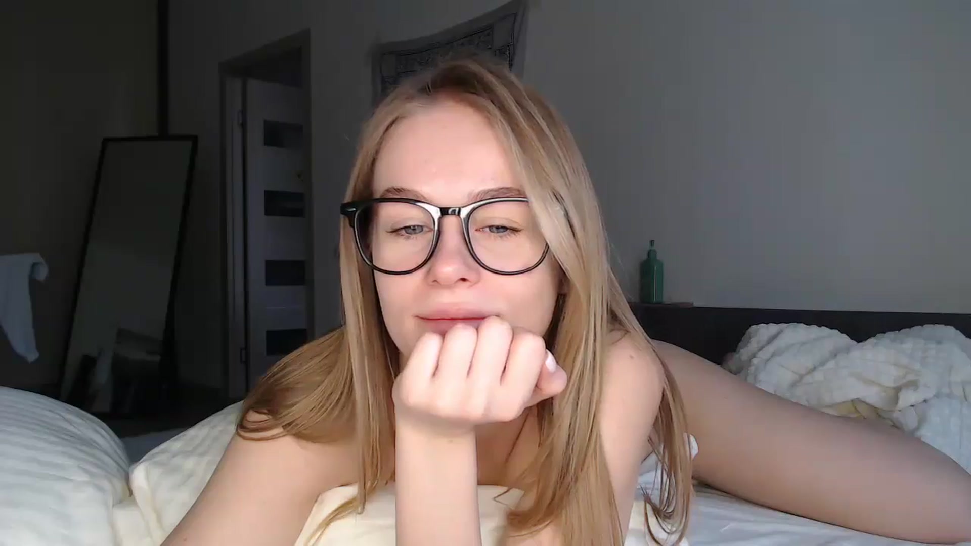 Gallery image thumbnail from Blondino4ka07's myfreecams stream on, 11/11/2025, 07:38 image 14 of 20