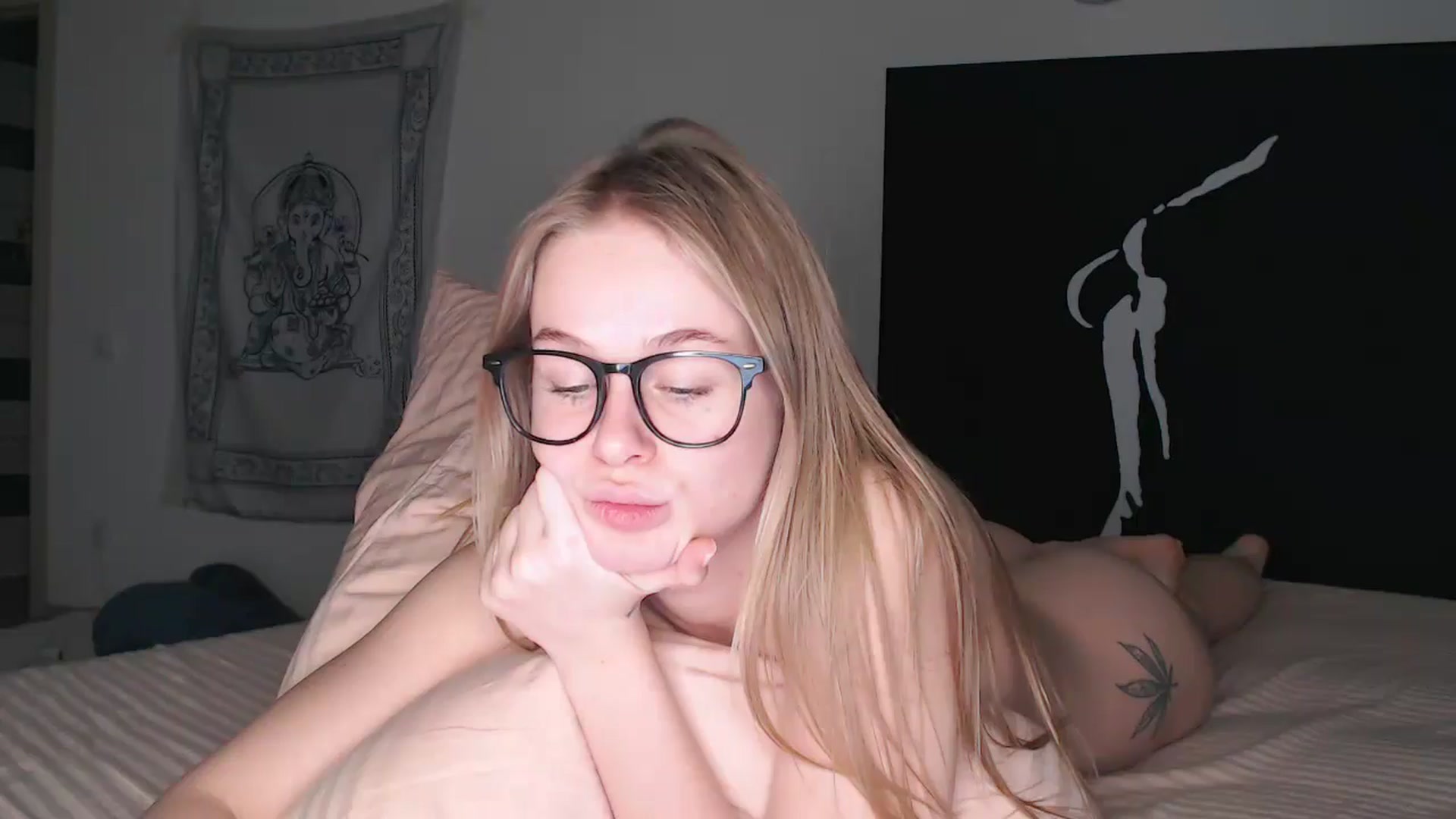 Gallery image thumbnail from Blondino4ka07's myfreecams stream on, 11/17/2025, 18:57 image 10 of 20
