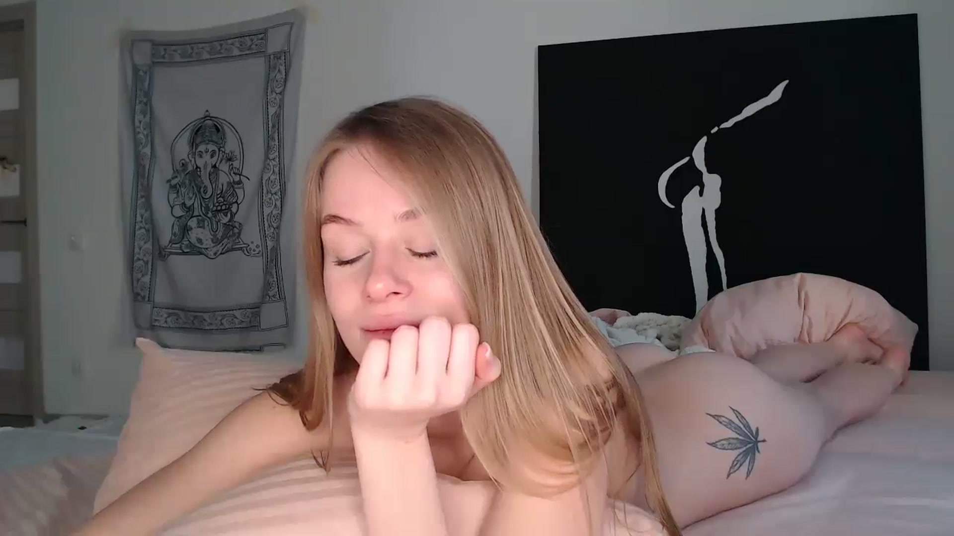 Gallery image thumbnail from Blondino4ka07's myfreecams stream on, 11/18/2025, 08:58 image 14 of 20