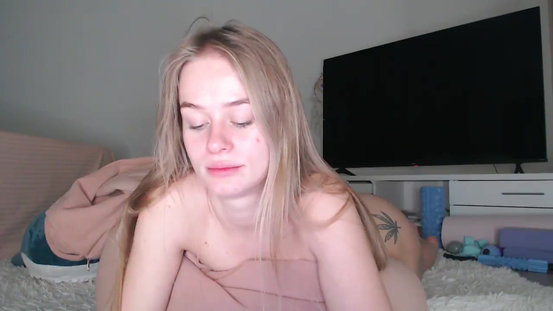 Gallery image thumbnail from Blondino4ka07's myfreecams stream on, 11/23/2025, 16:32 image 10 of 20