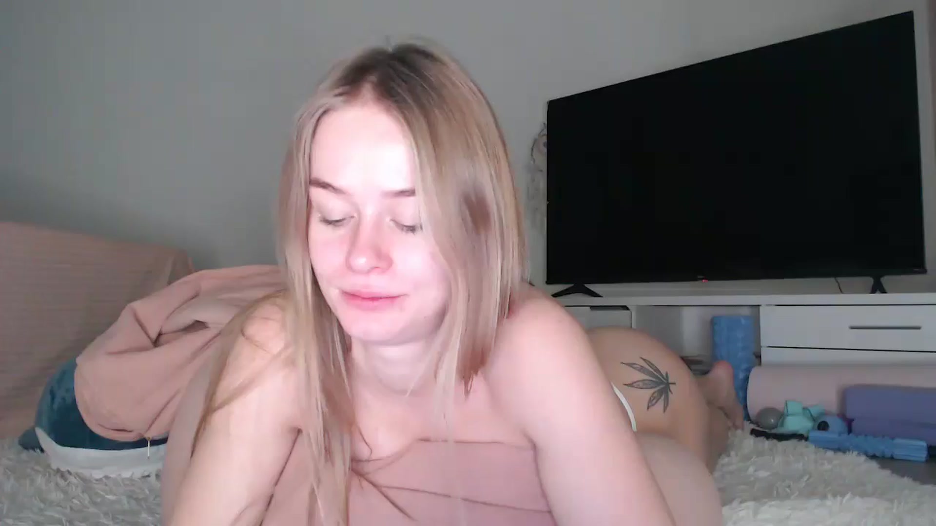 Gallery image thumbnail from Blondino4ka07's myfreecams stream on, 11/23/2025, 16:32 image 9 of 20