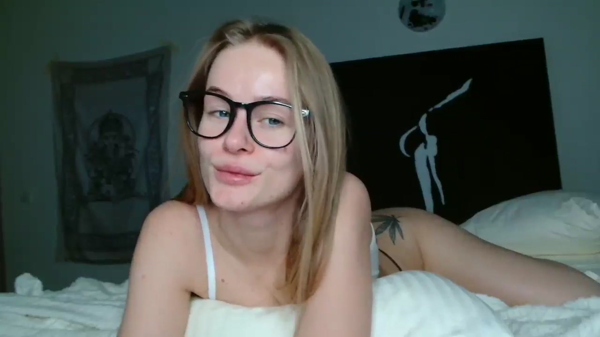 Gallery image thumbnail from Blondino4ka07's myfreecams stream on, 11/24/2025, 16:56 image 6 of 20