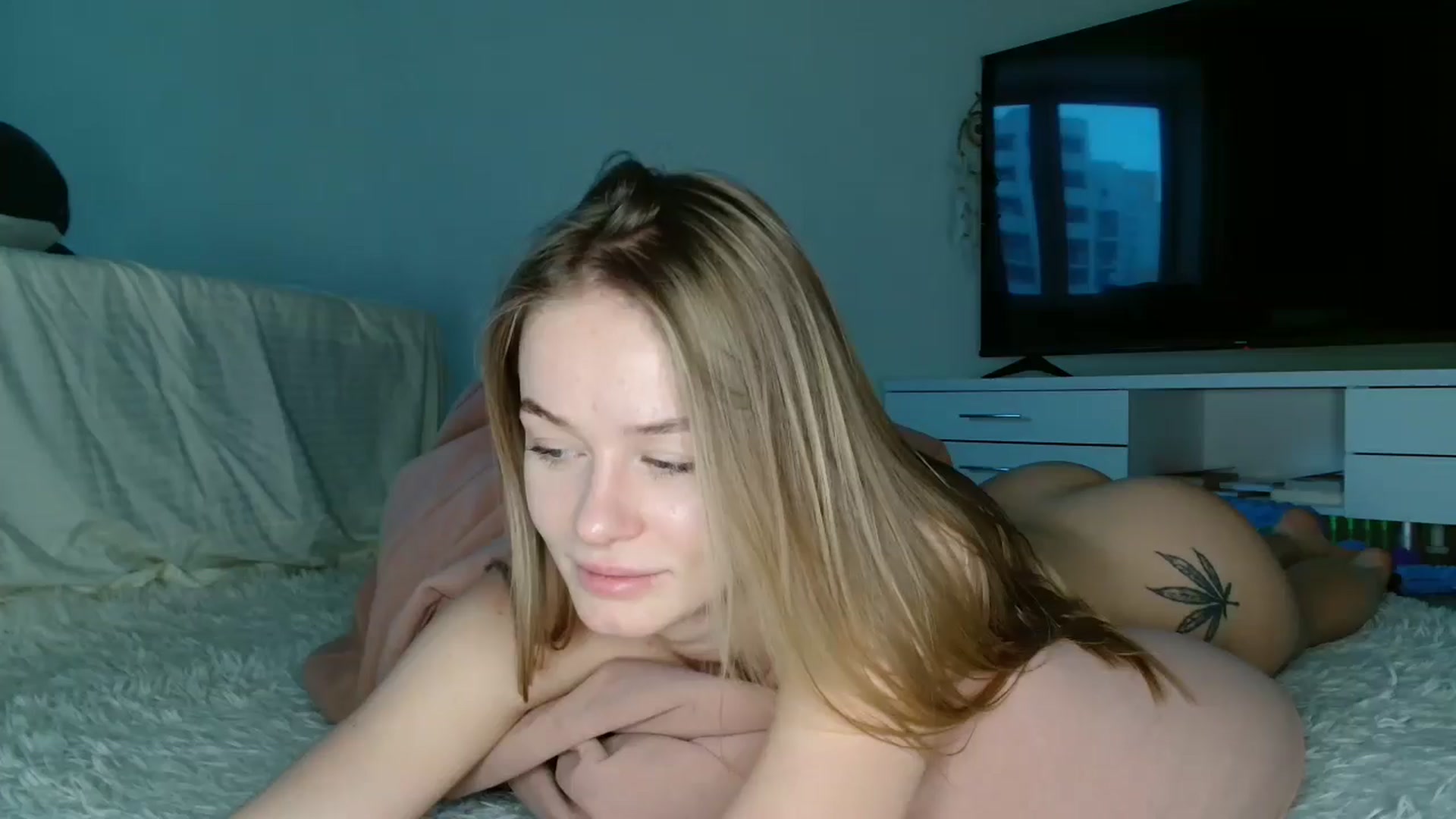 Gallery image thumbnail from Blondino4ka07's myfreecams stream on, 11/30/2025, 07:10 image 13 of 20
