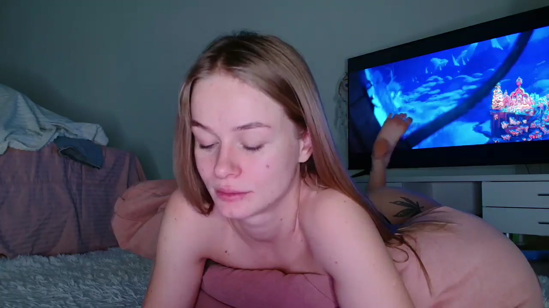 Gallery image thumbnail from Blondino4ka07's myfreecams stream on, 12/01/2025, 18:04 image 3 of 20