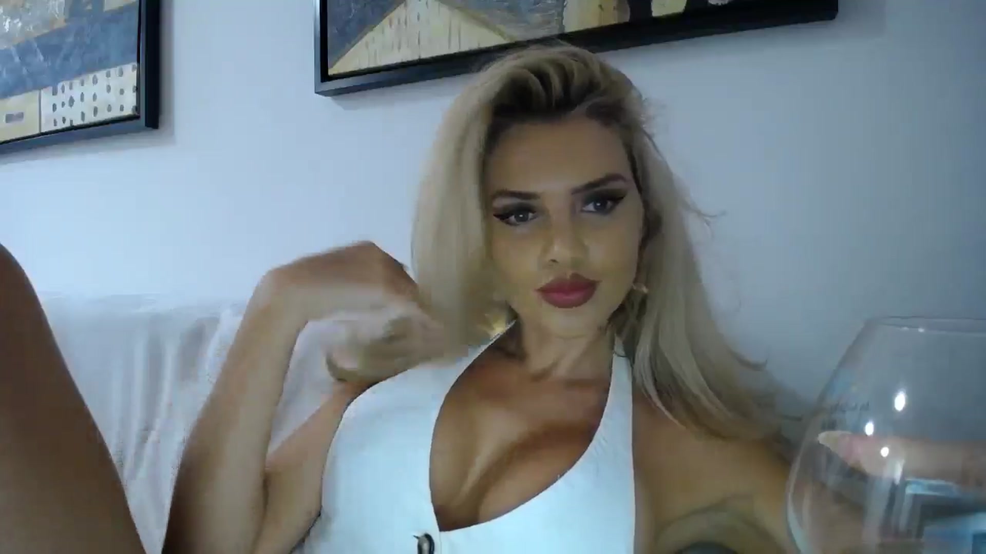 Gallery image thumbnail from Blondita's myfreecams stream on, 12/04/2025, 23:40 image 5 of 20
