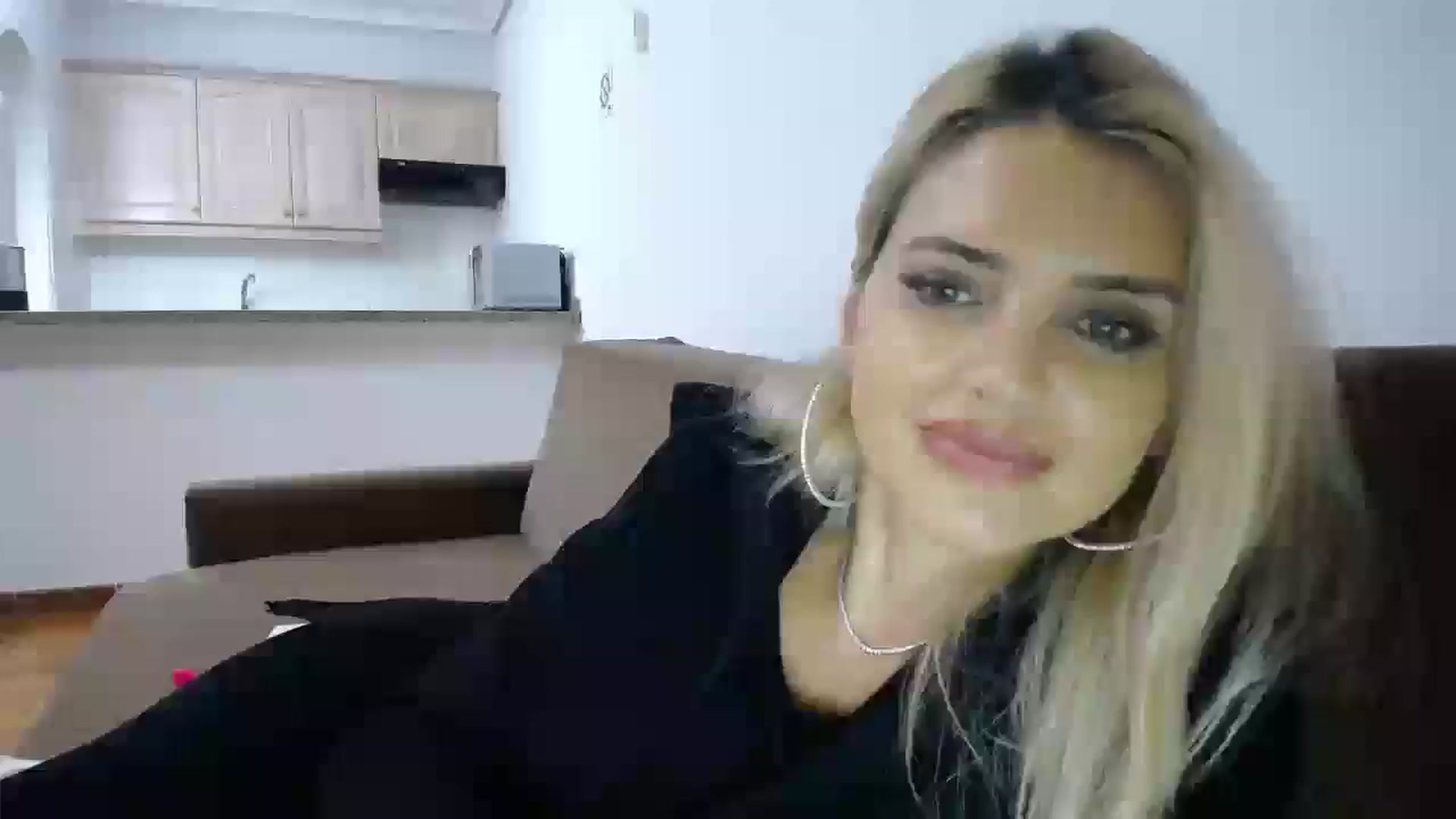 Gallery image thumbnail from Blondita's myfreecams stream on, 12/23/2025, 23:03 image 10 of 20