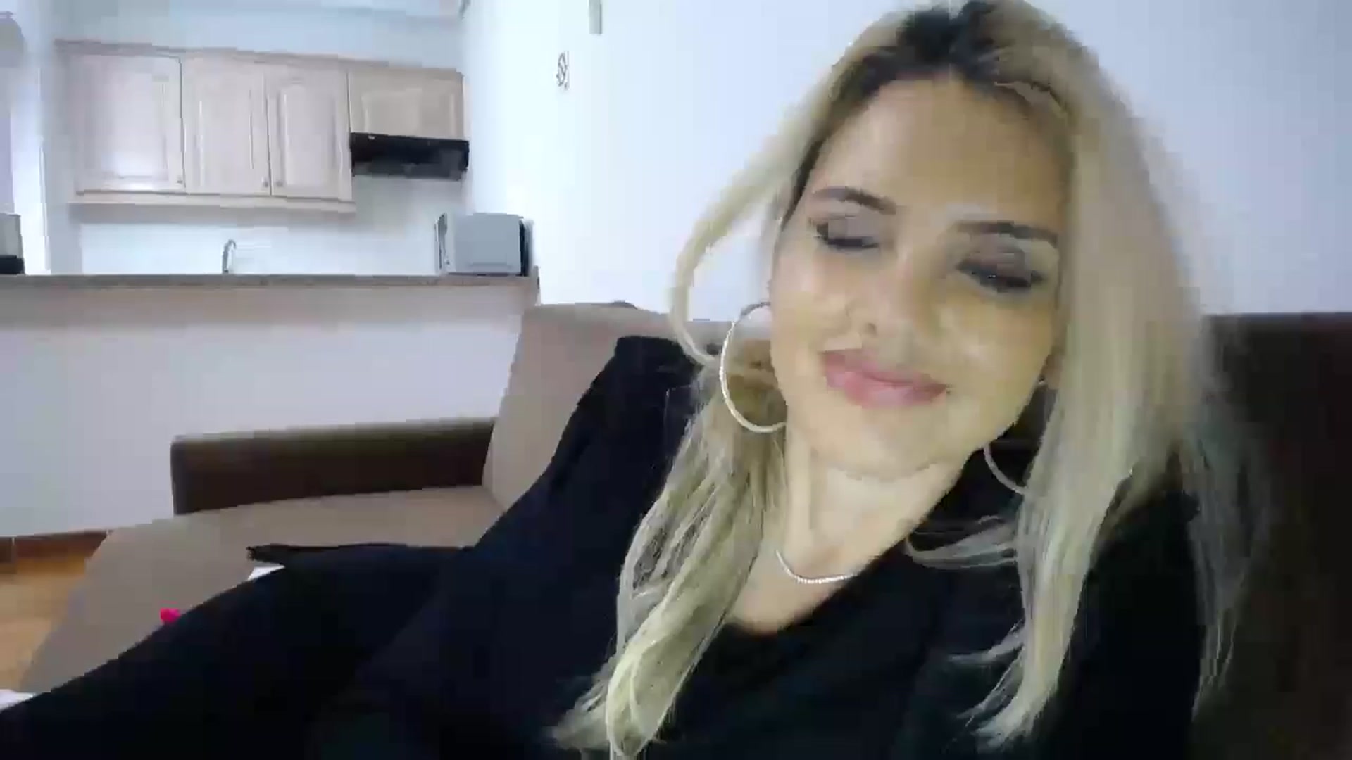 Gallery image thumbnail from Blondita's myfreecams stream on, 12/23/2025, 23:03 image 12 of 20