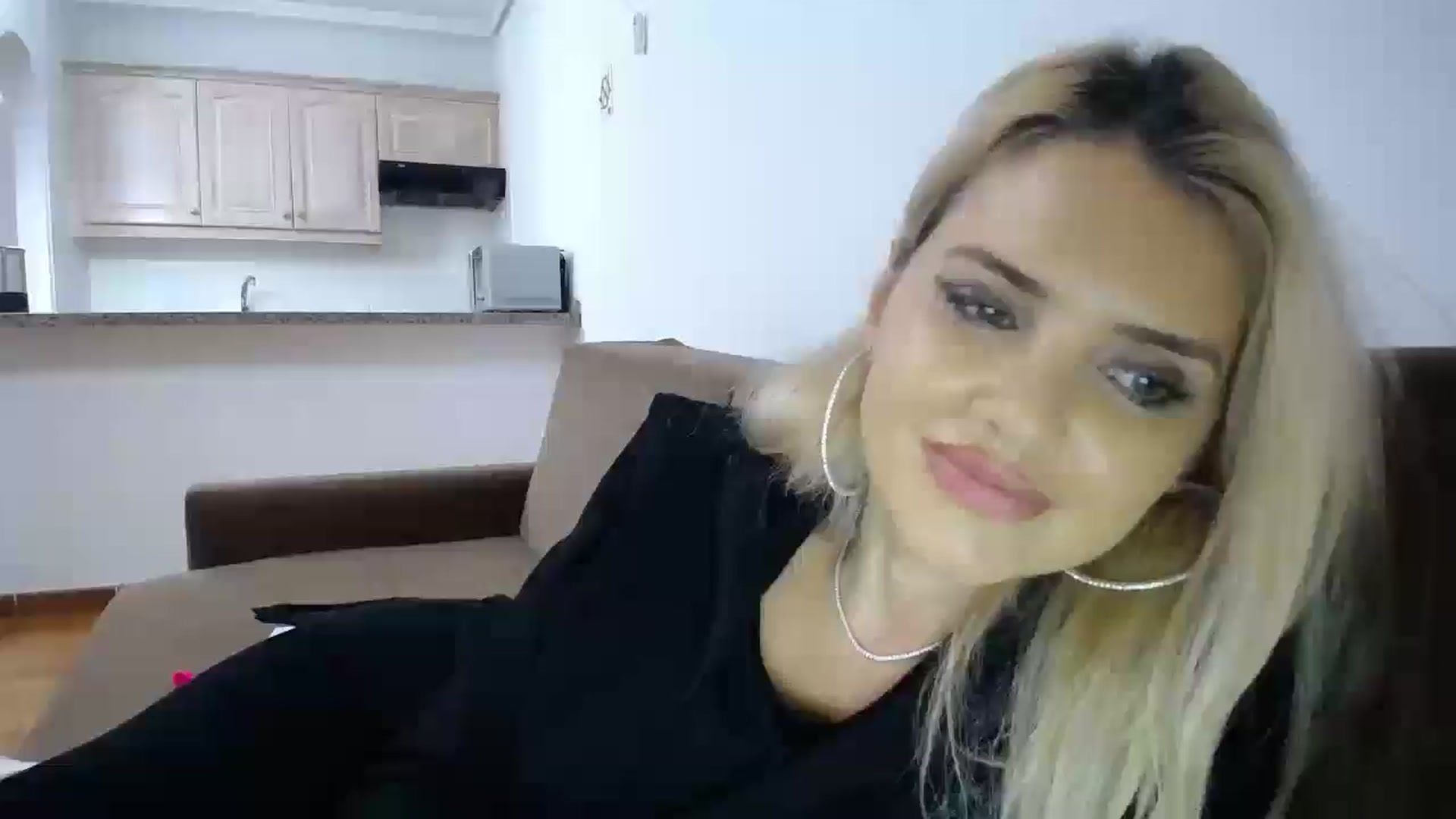 Gallery image thumbnail from Blondita's myfreecams stream on, 12/23/2025, 23:03 image 6 of 20