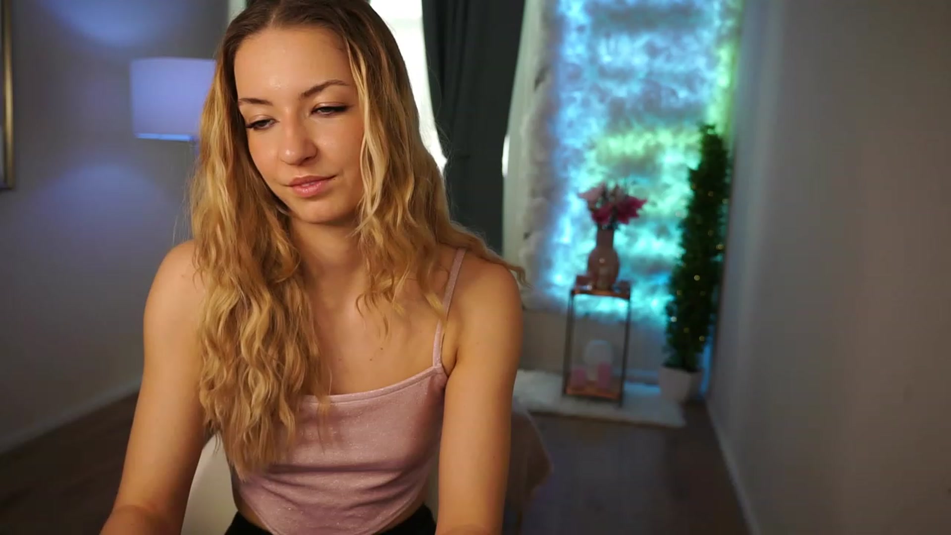 Gallery image thumbnail from Blondyelena's myfreecams stream on, 03/13/2023, 14:13 image 5 of 20