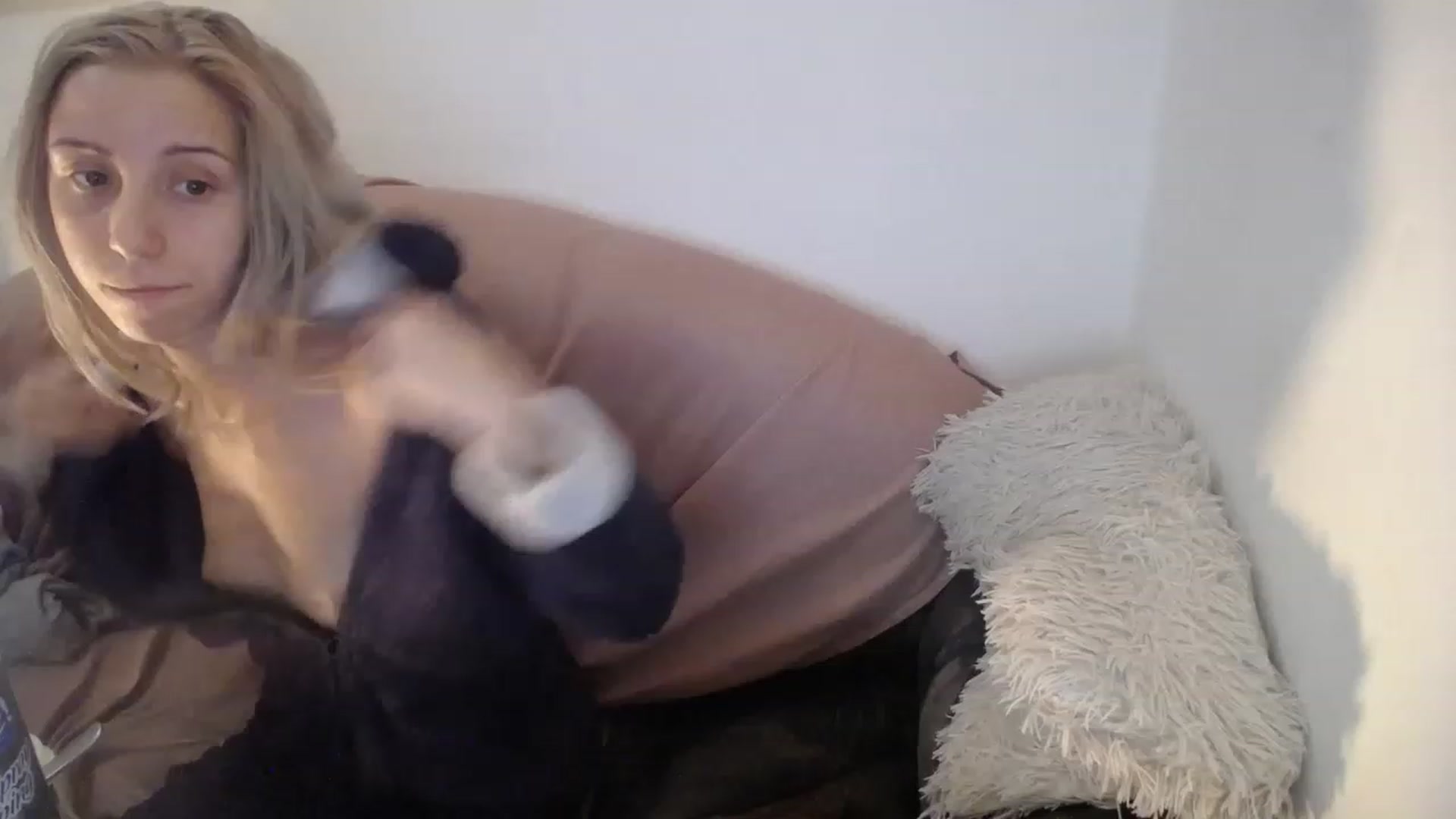 Gallery image thumbnail from Blondyfordad's myfreecams stream on, 02/13/2023, 19:23 image 9 of 20