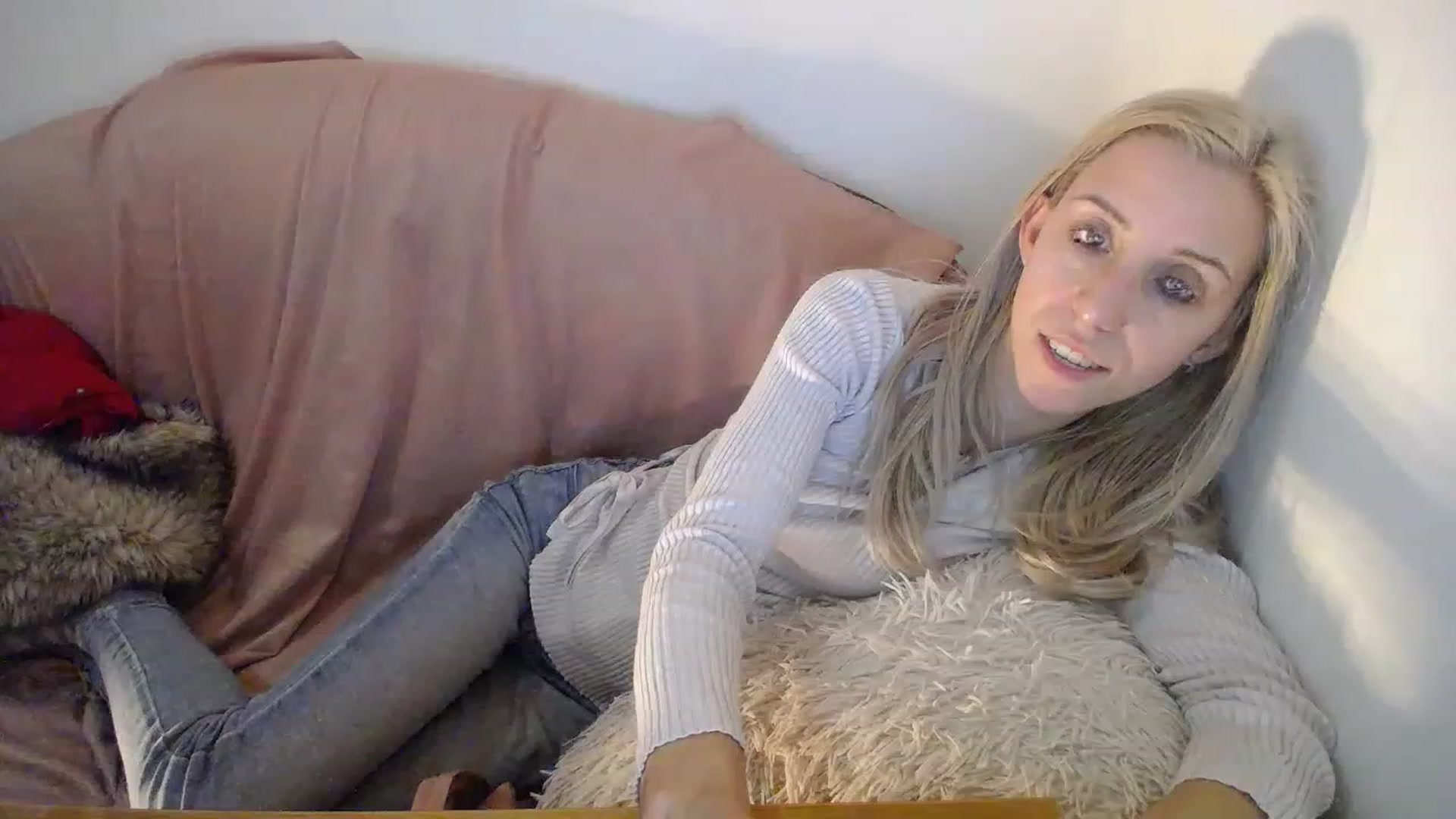 Gallery image thumbnail from Blondyfordad's myfreecams stream on, 03/30/2023, 21:30 image 9 of 20