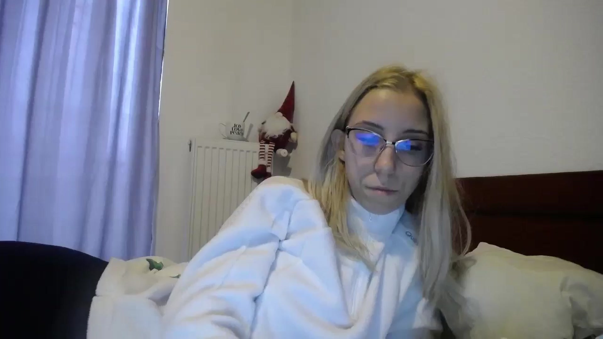 Gallery image thumbnail from Blondyfordad's myfreecams stream on, 12/31/2024, 13:14 image 2 of 20