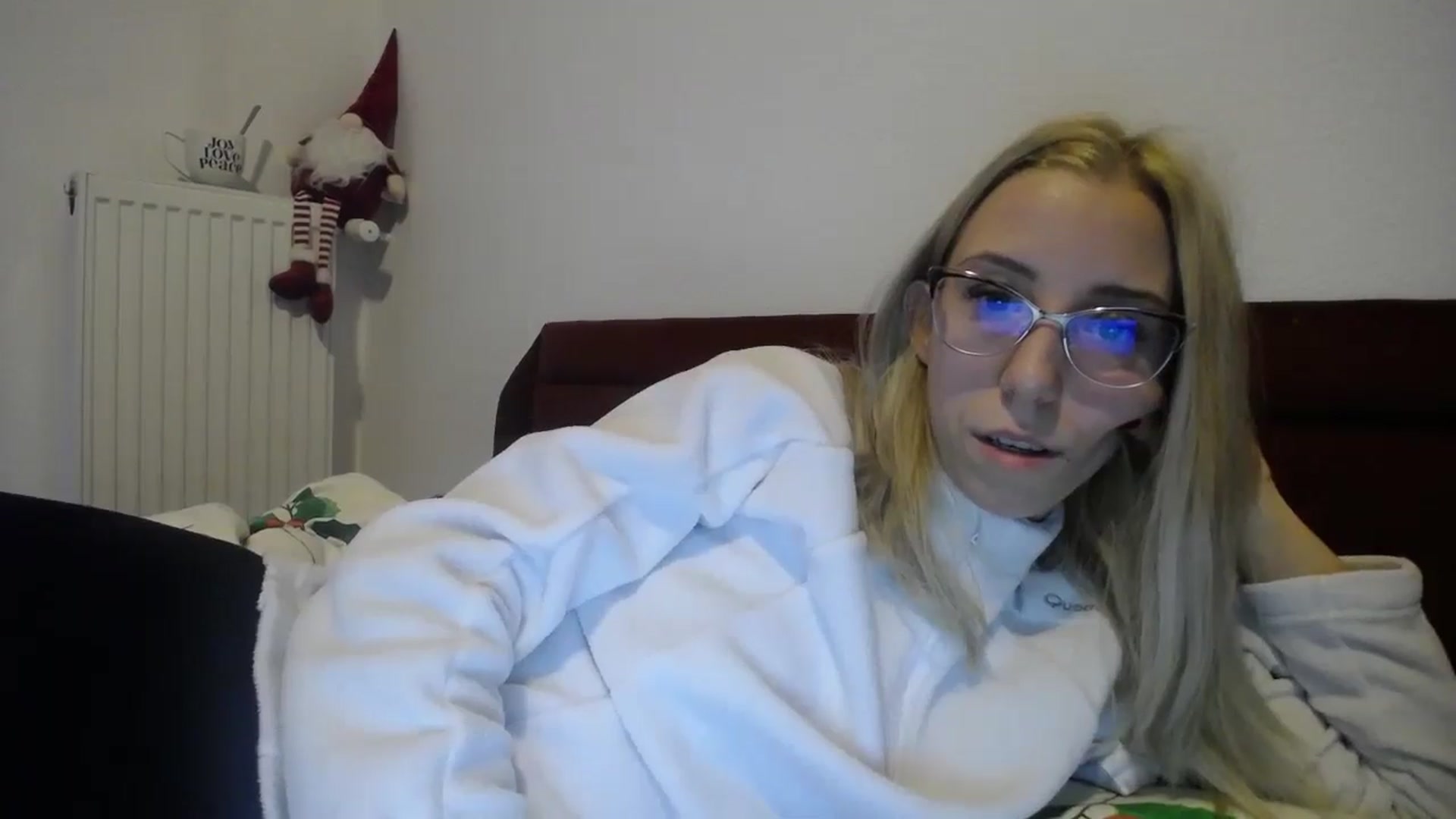 Gallery image thumbnail from Blondyfordad's myfreecams stream on, 12/31/2024, 13:14 image 6 of 20