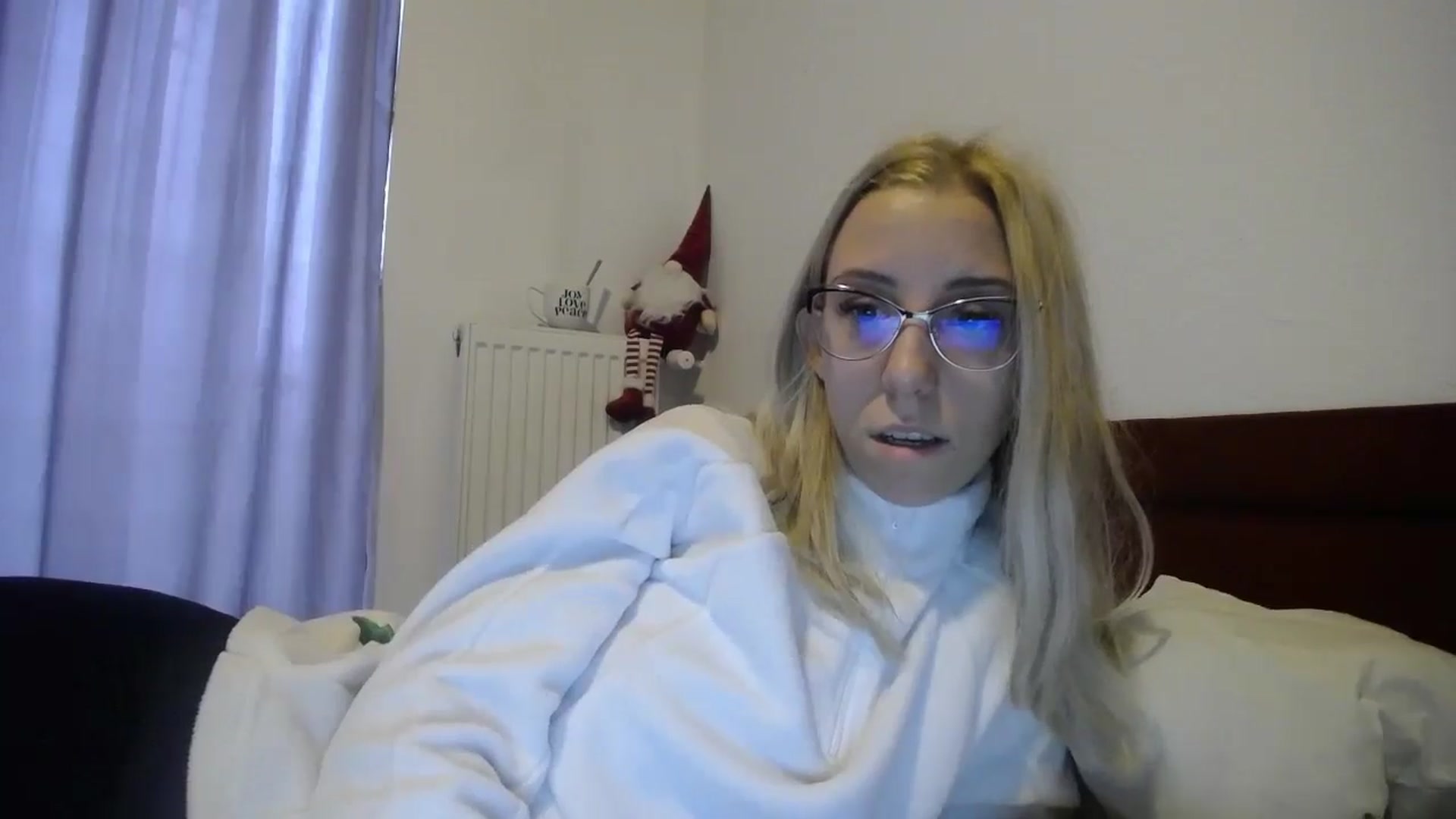 Gallery image thumbnail from Blondyfordad's myfreecams stream on, 12/31/2024, 13:14 image 5 of 20