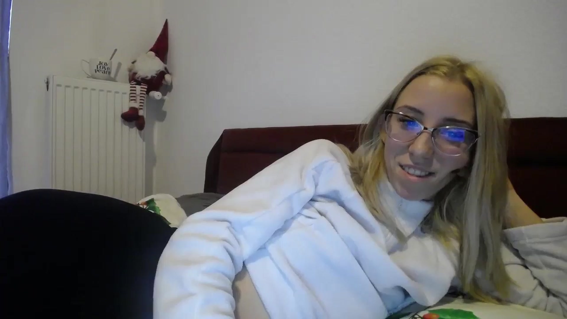 Gallery image thumbnail from Blondyfordad's myfreecams stream on, 12/31/2024, 13:14 image 9 of 20