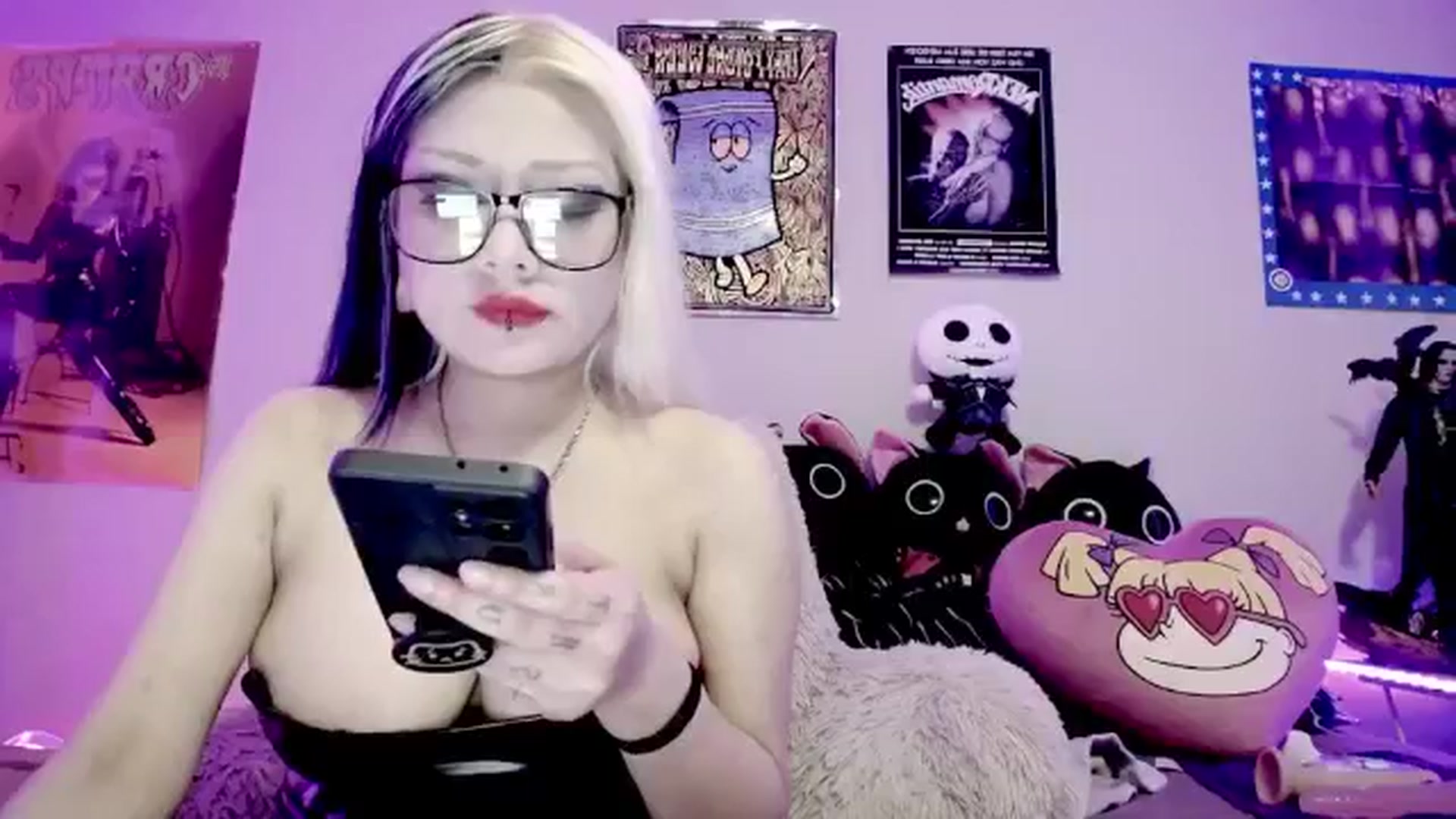 Gallery image thumbnail from BloodAngel's myfreecams stream on, 05/10/2024, 19:43 image 1 of 20