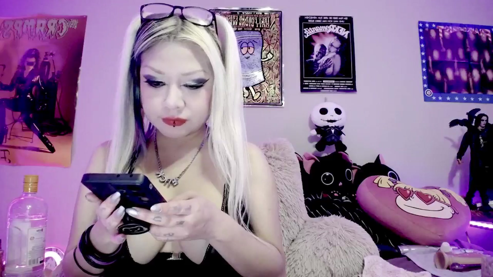 Gallery image thumbnail from BloodAngel's myfreecams stream on, 07/17/2024, 10:30 image 12 of 20