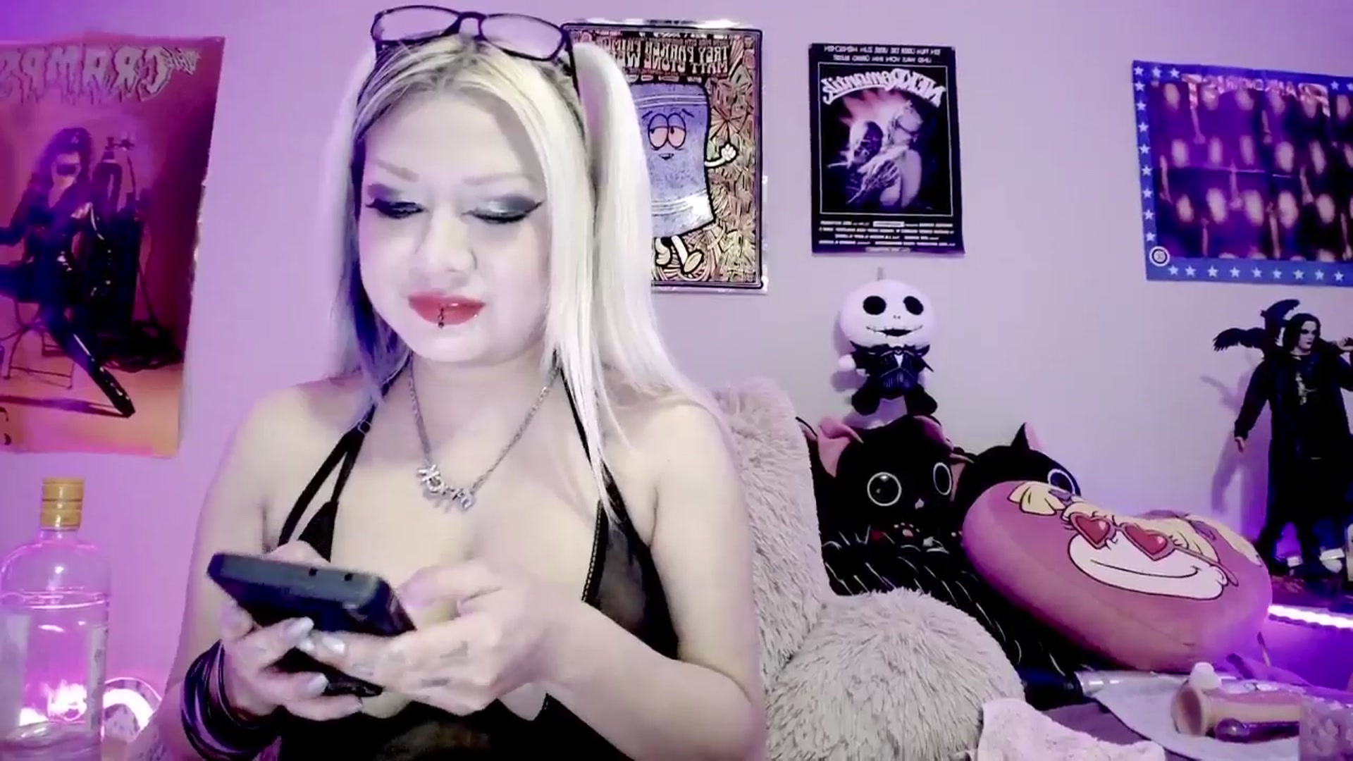 Gallery image thumbnail from BloodAngel's myfreecams stream on, 07/17/2024, 10:30 image 17 of 20