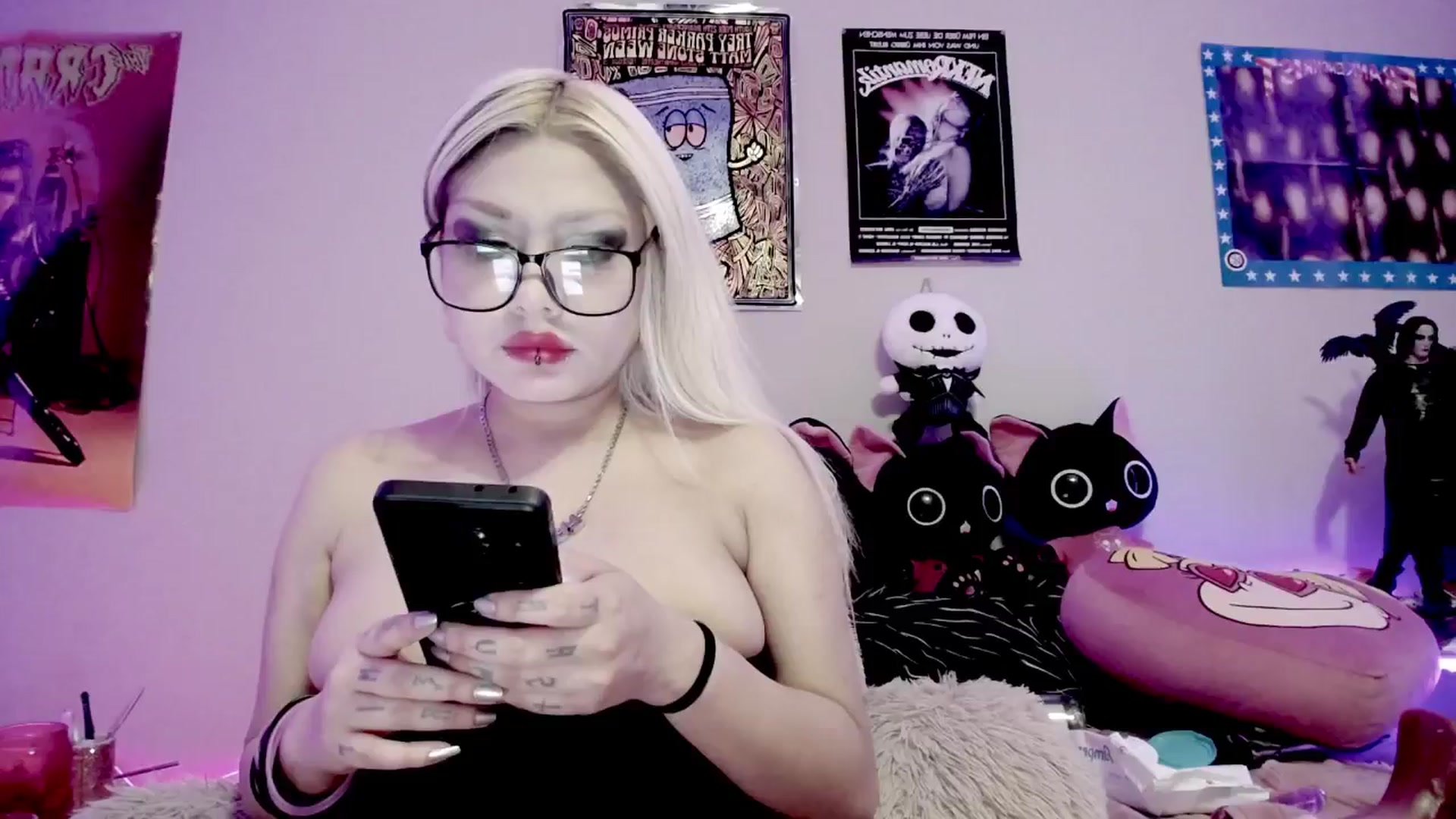 Gallery image thumbnail from BloodAngel's myfreecams stream on, 08/24/2024, 17:00 image 5 of 20