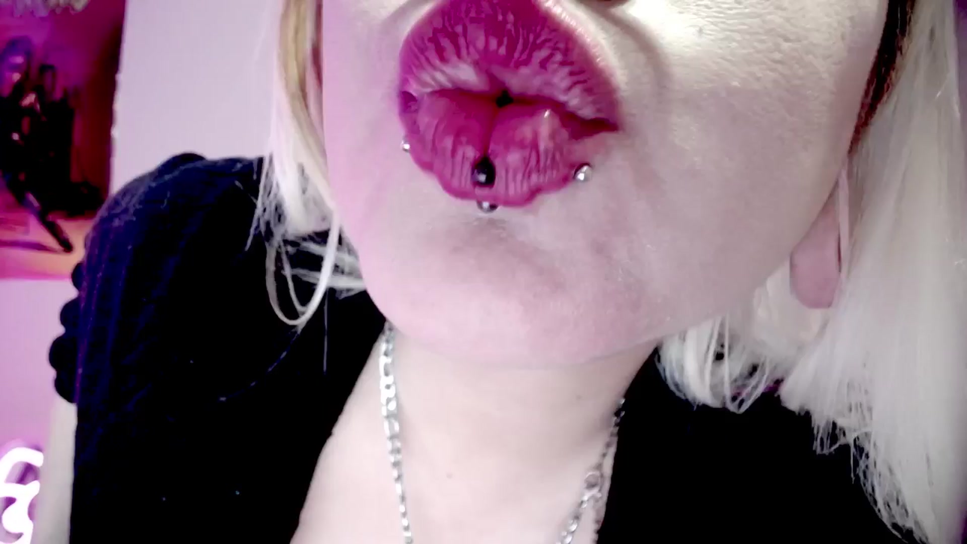 Gallery image thumbnail from BloodAngel's myfreecams stream on, 04/26/2025, 23:28 image 5 of 20