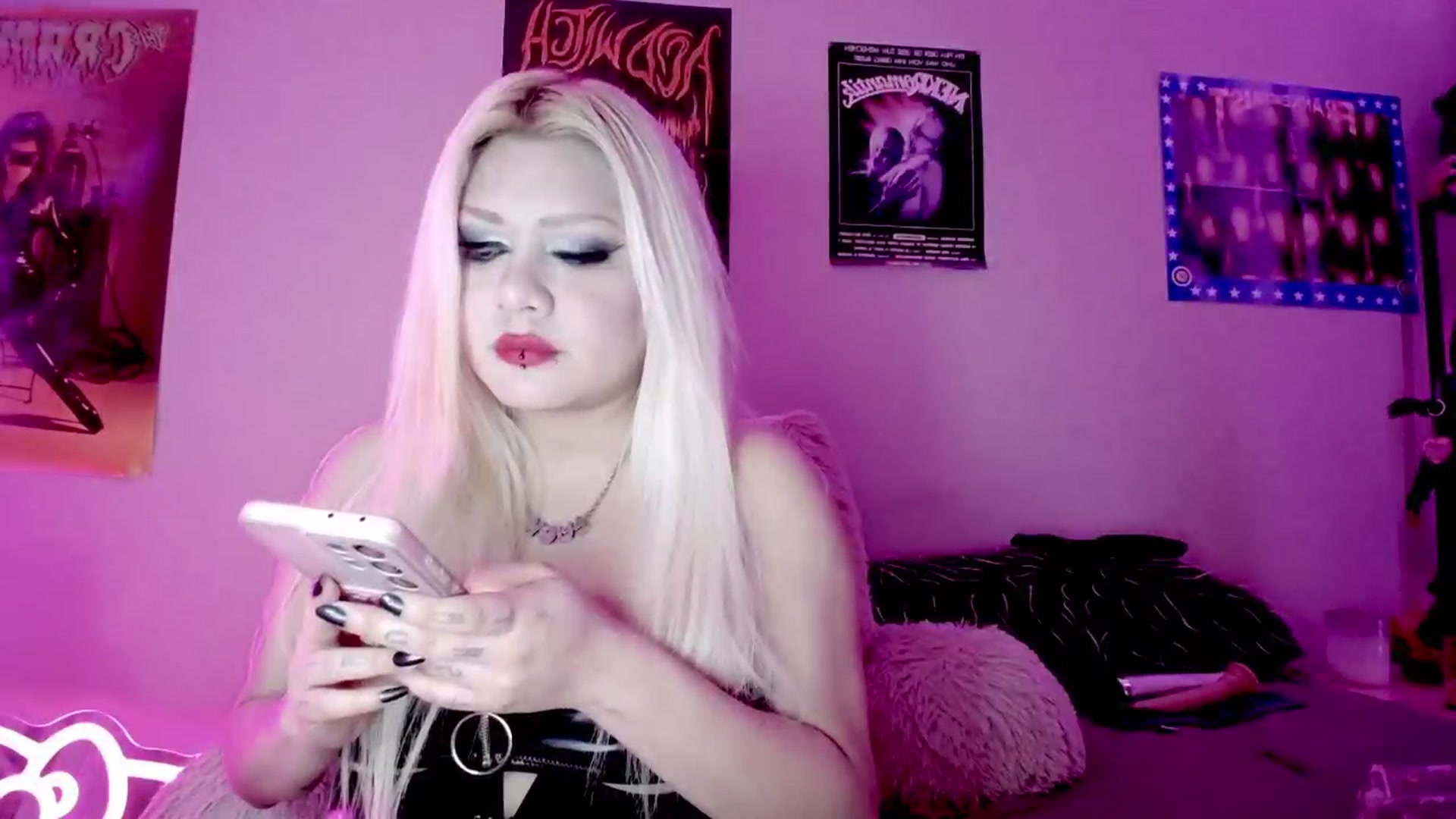 Gallery image thumbnail from BloodAngel's myfreecams stream on, 09/16/2025, 24:13 image 14 of 20