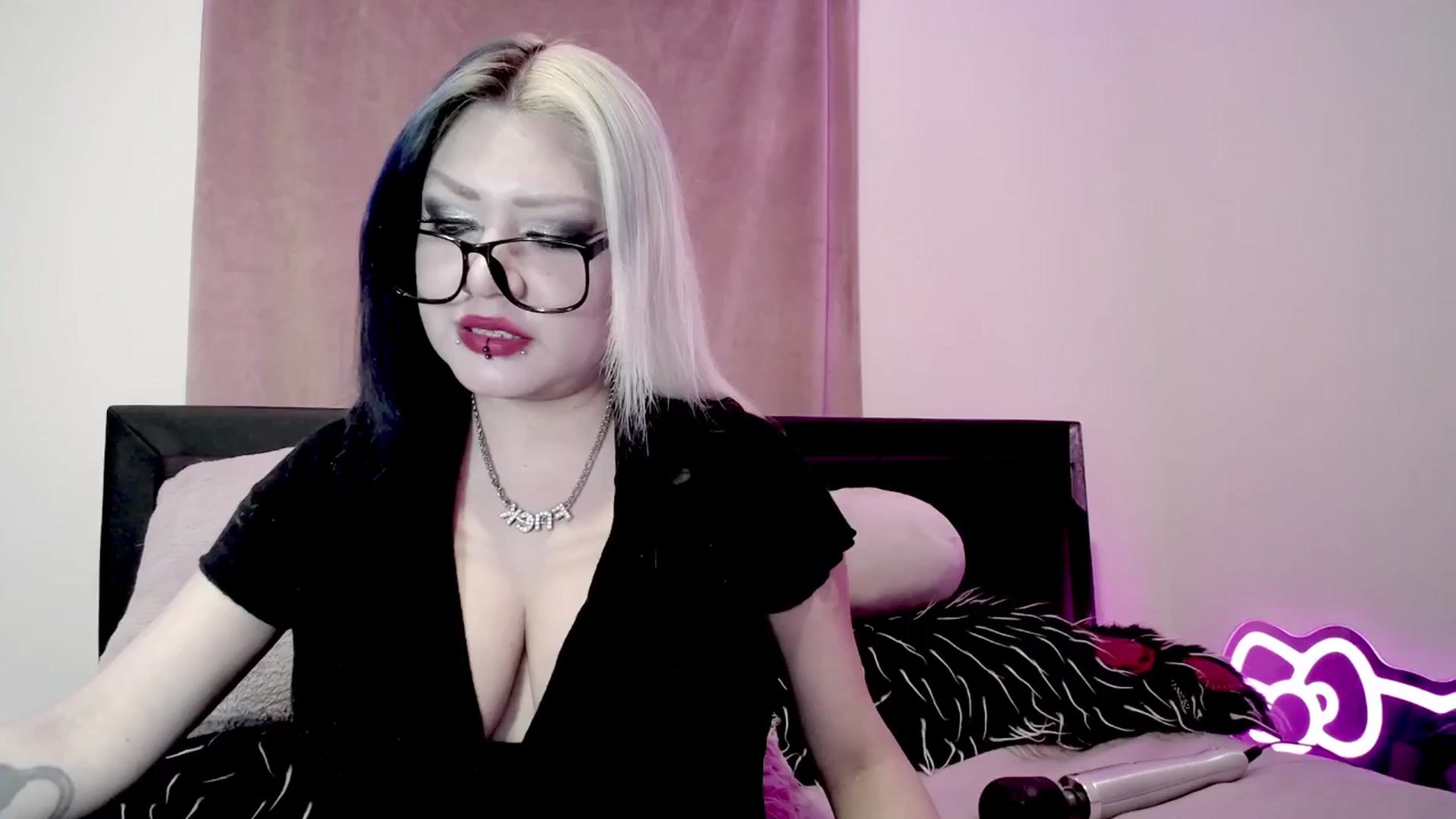 Gallery image thumbnail from BloodAngel's myfreecams stream on, 10/24/2025, 04:38 image 4 of 20