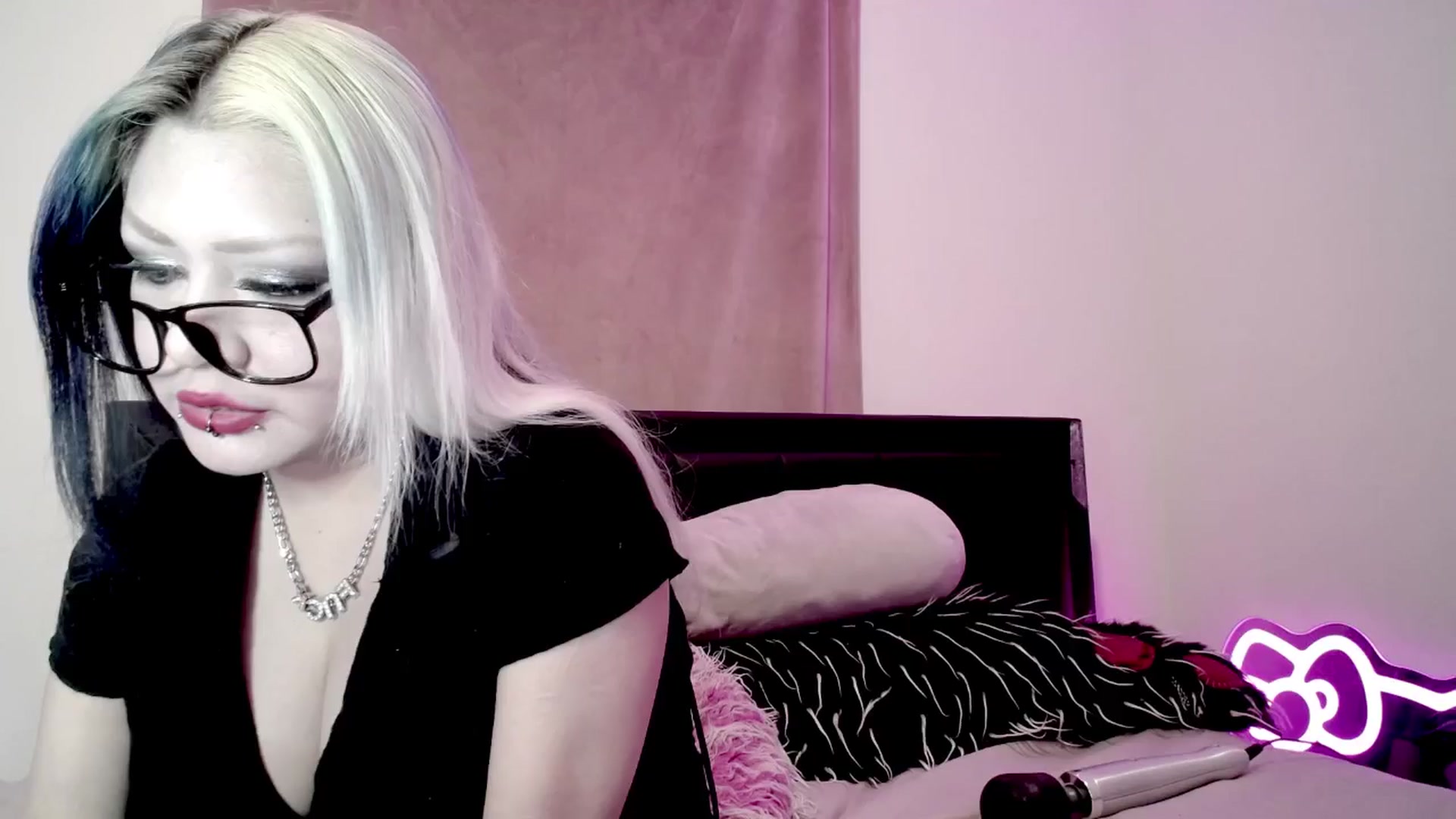 Gallery image thumbnail from BloodAngel's myfreecams stream on, 10/24/2025, 04:38 image 5 of 20