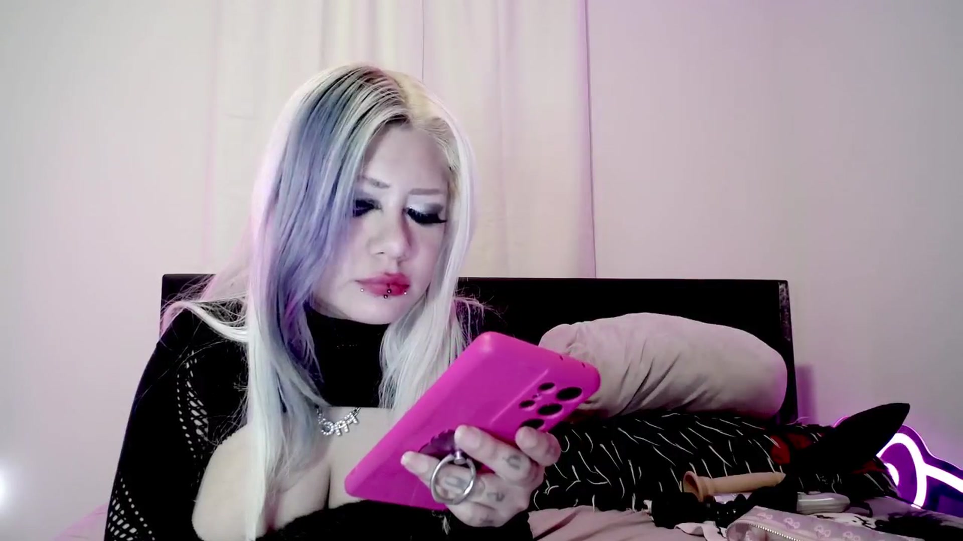 Gallery image thumbnail from BloodAngel's myfreecams stream on, 11/28/2025, 06:32 image 7 of 20