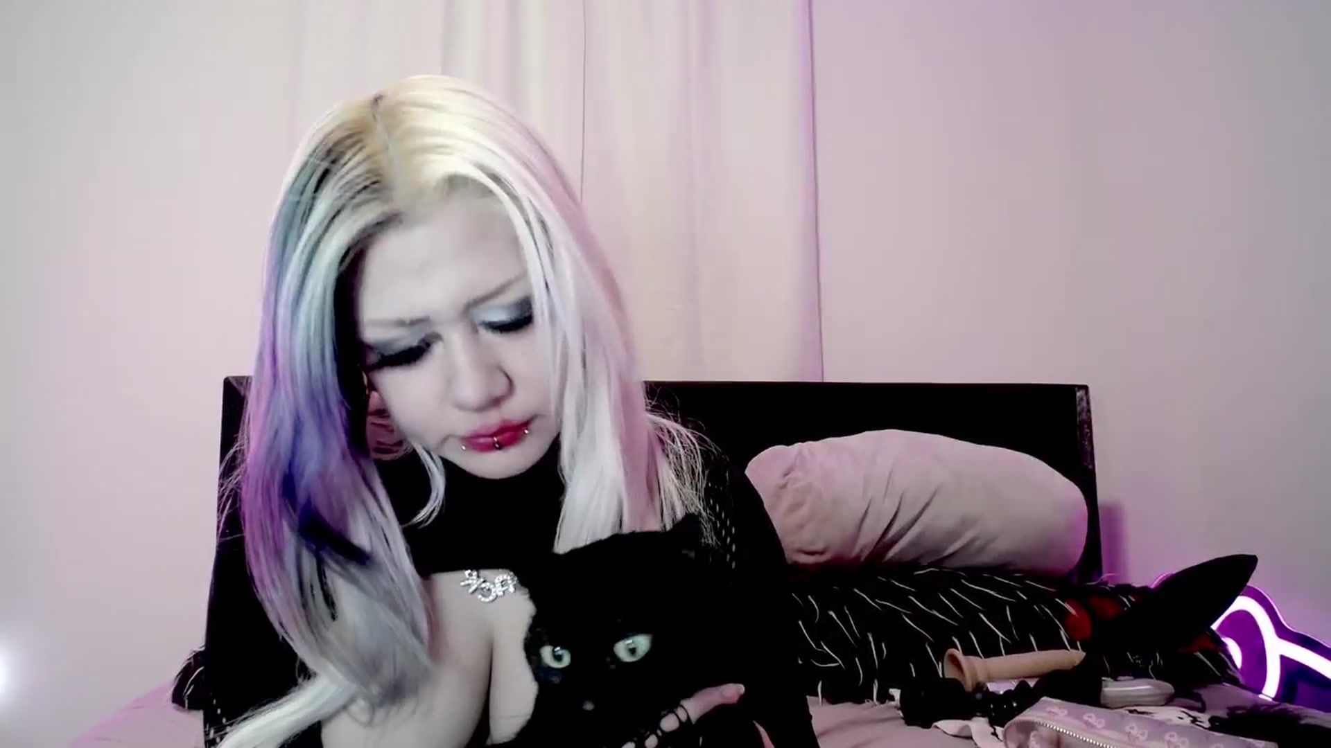 Gallery image thumbnail from BloodAngel's myfreecams stream on, 11/28/2025, 06:32 image 6 of 20