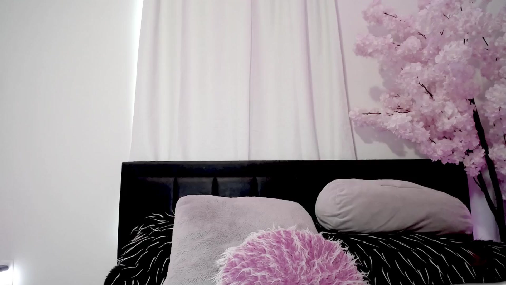 Gallery image thumbnail from BloodAngel's myfreecams stream on, 04/17/2026, 21:52 image 3 of 20