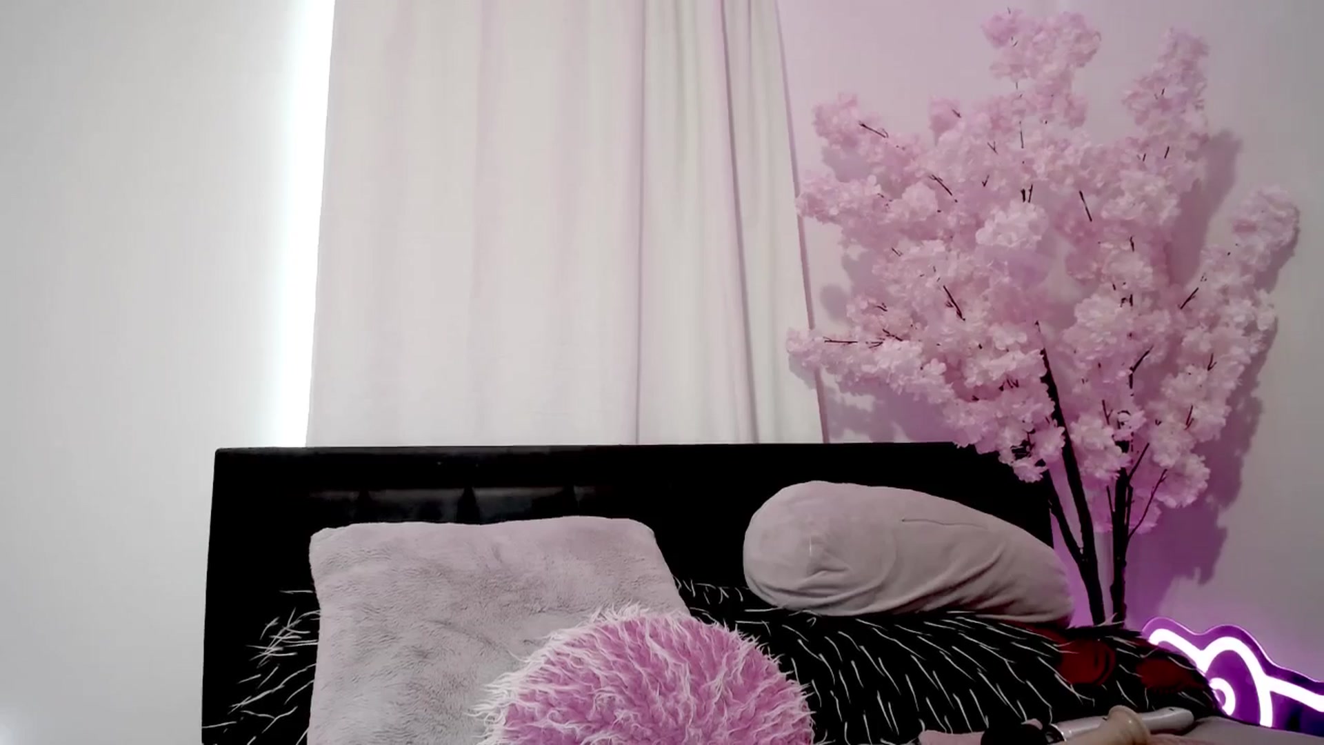 Gallery image thumbnail from BloodAngel's myfreecams stream on, 04/21/2026, 21:47 image 4 of 20