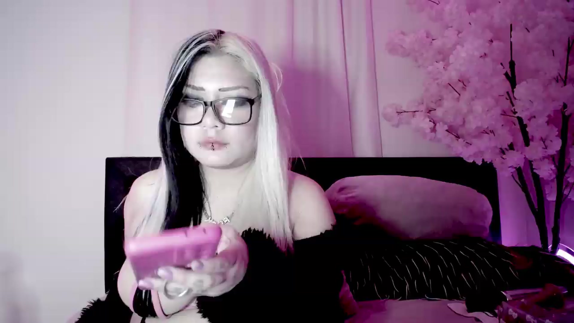 Gallery image thumbnail from BloodAngel's myfreecams stream on, 05/29/2026, 10:27 image 1 of 20
